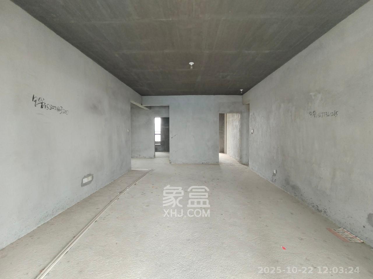 银丰龙湾花园  4室2厅2卫    77.0万