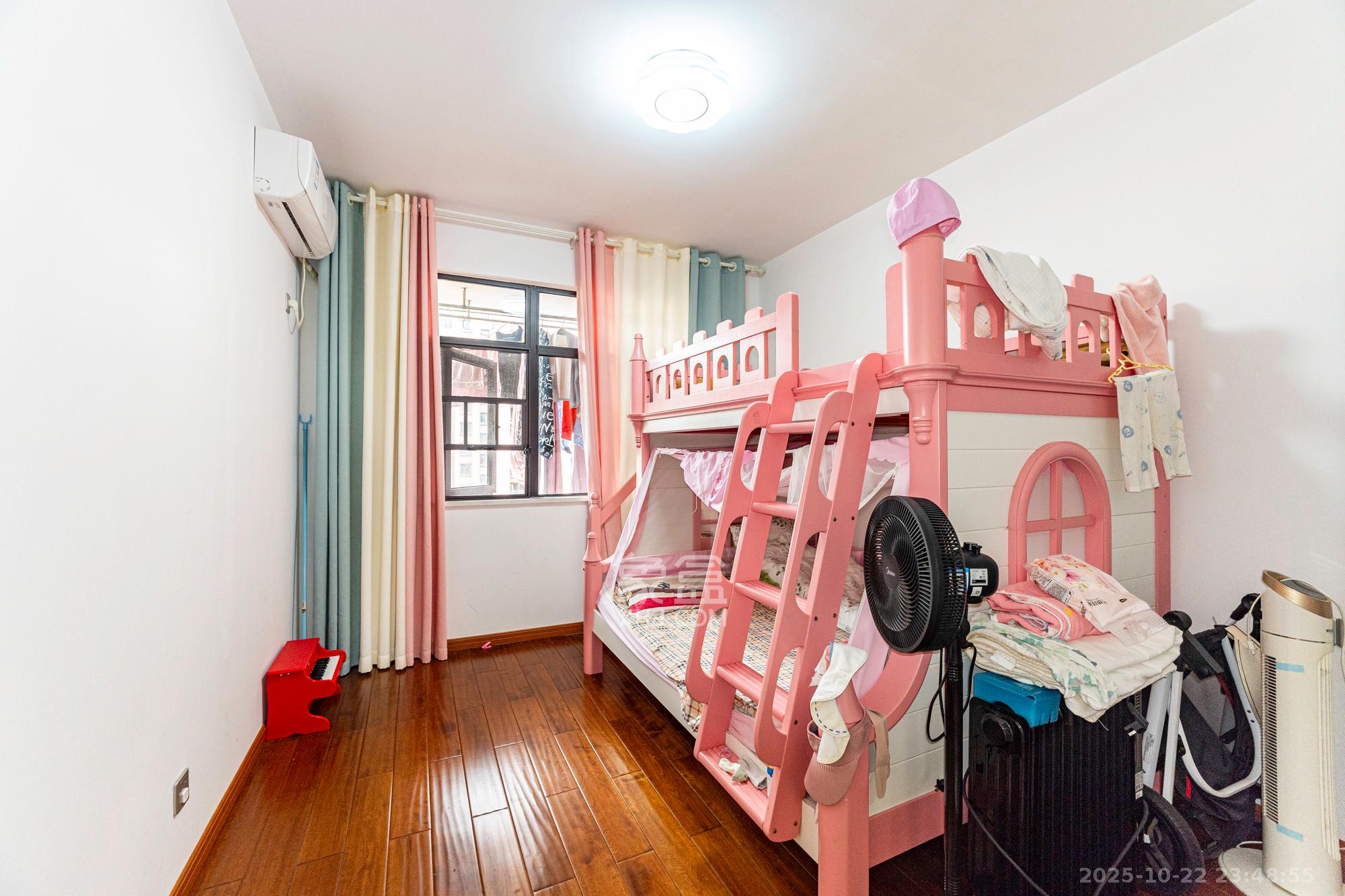 未来漫城 4室2厅2卫 136.0万 未来漫城 4室2厅2卫 136.0万卧室