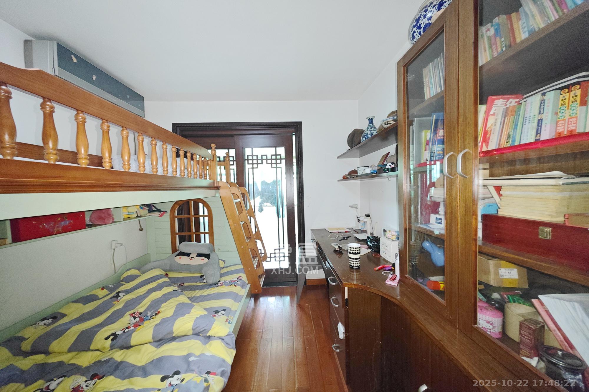 新华园  3室2厅2卫    90.0万 新华园  3室2厅2卫    90.0万卧室