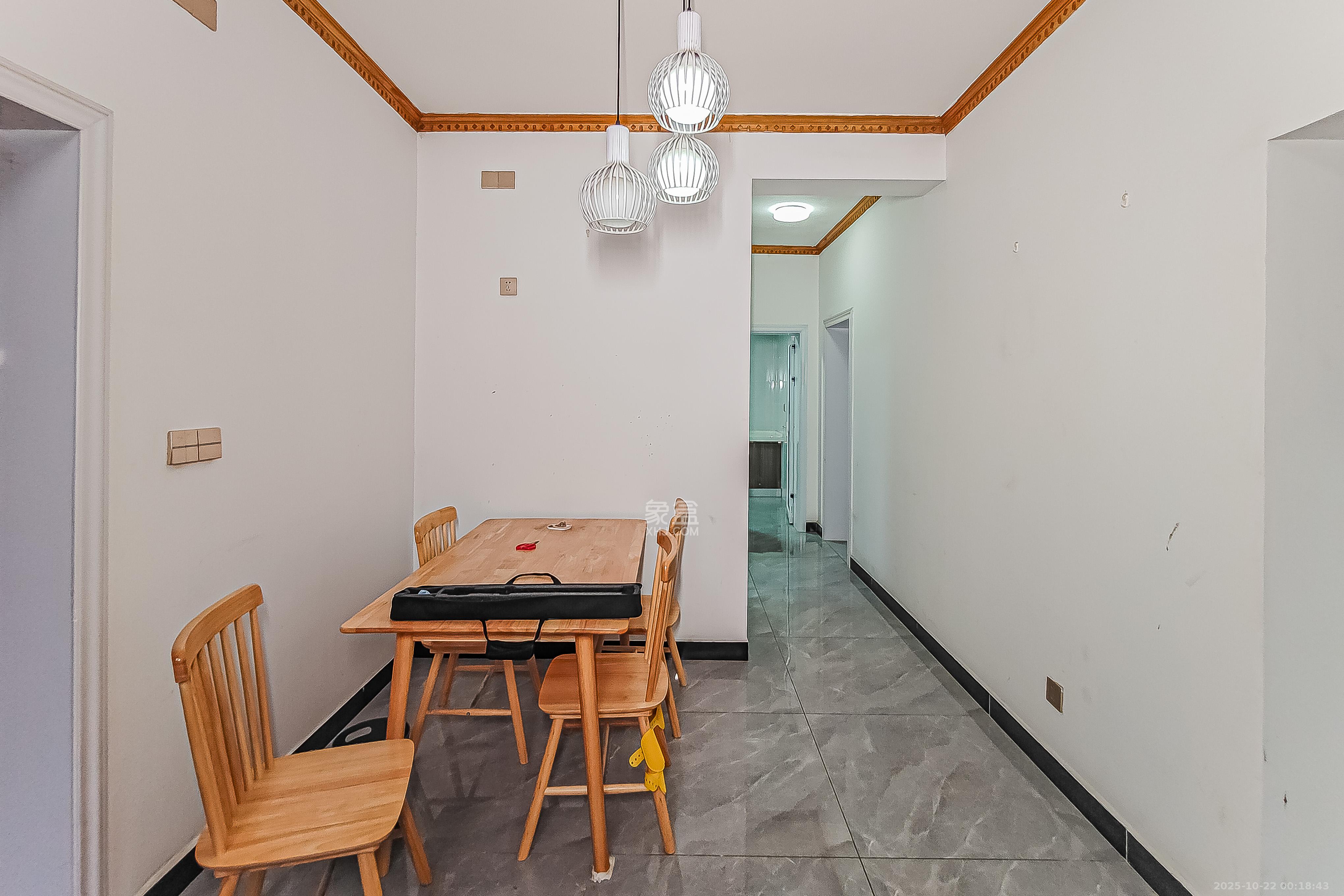 化工设计院  3室2厅1卫    80.0万客厅