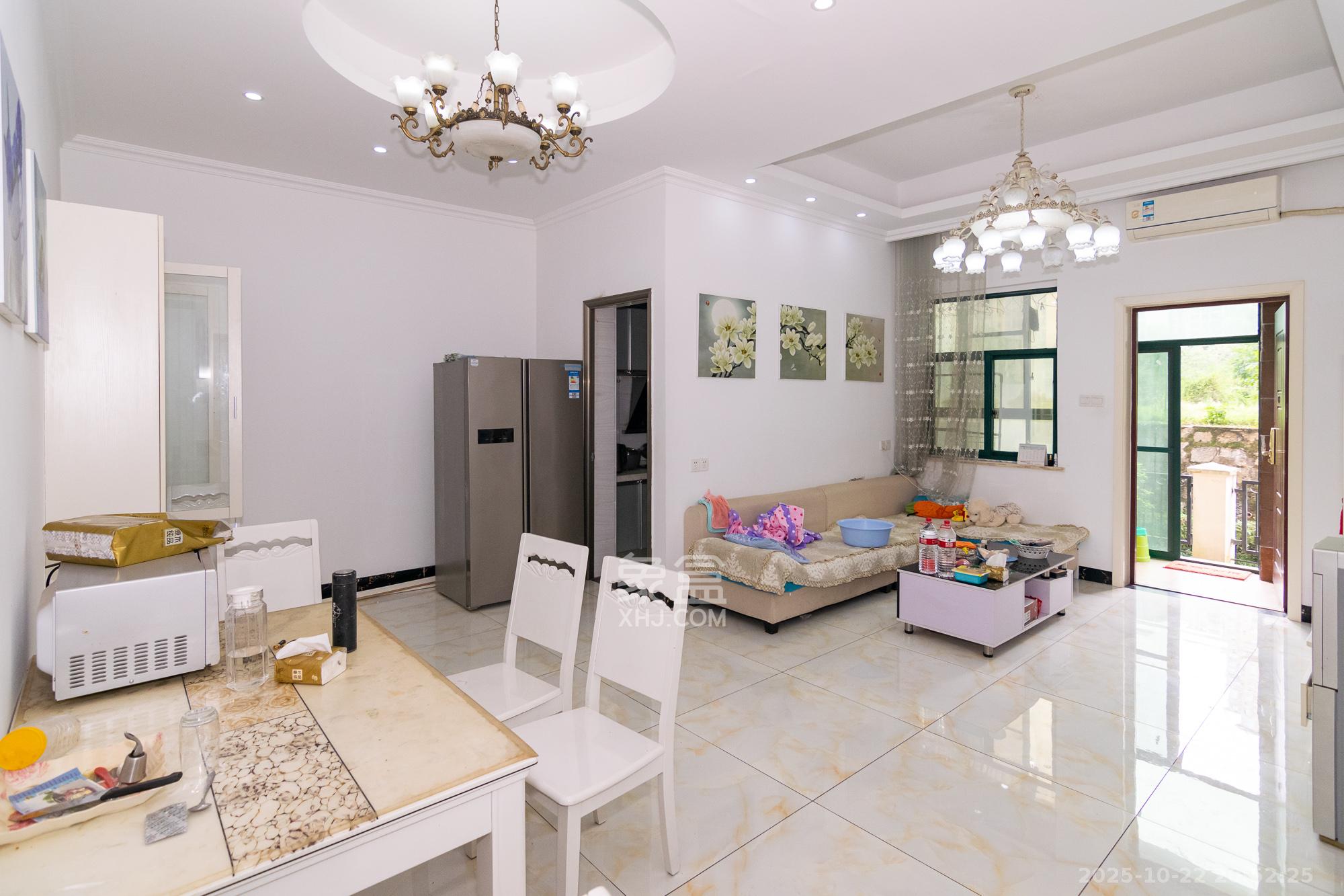 富基世纪公园 3室2厅2卫 65.0万 富基世纪公园 3室2厅2卫 65.0万客厅