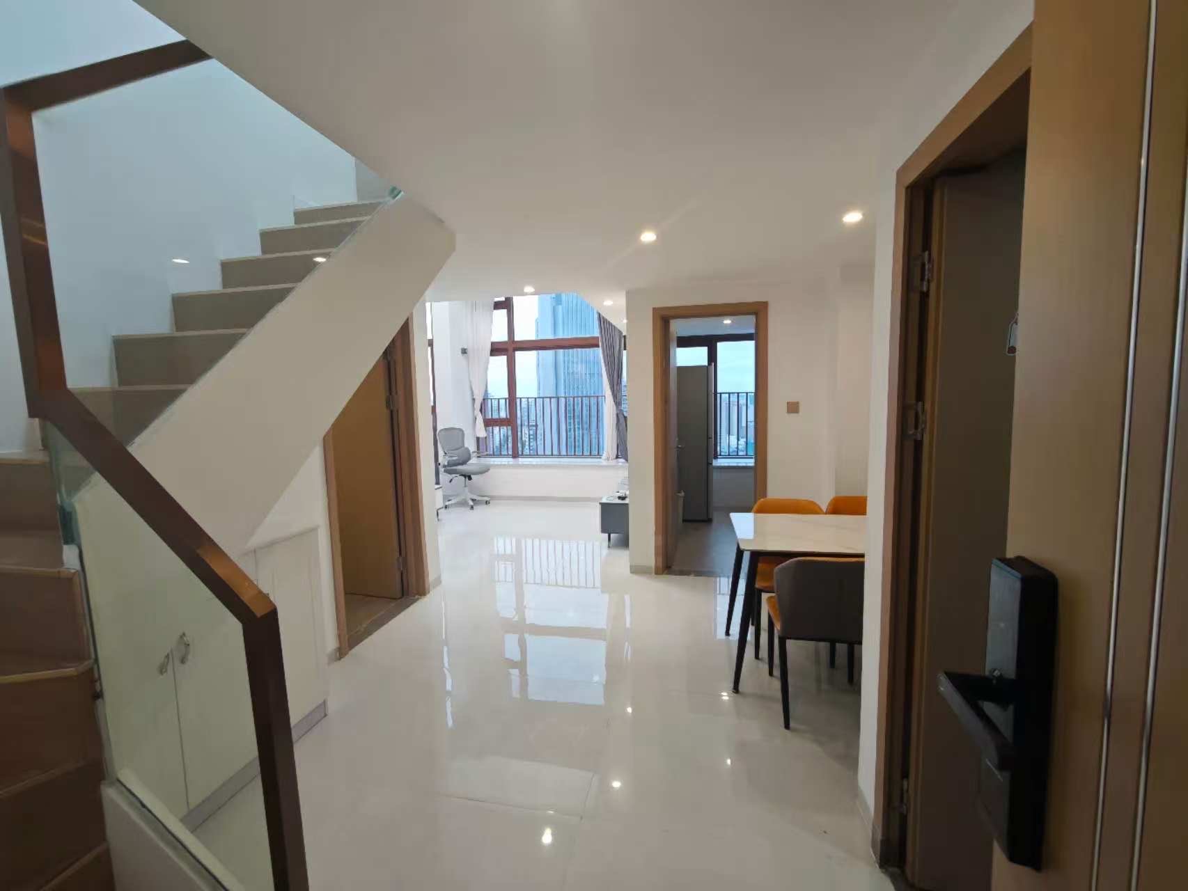 金龙城市广场二期  3室2厅2卫    4000.0元/月 金龙城市广场二期  3室2厅2卫    4000.0元/月室内图