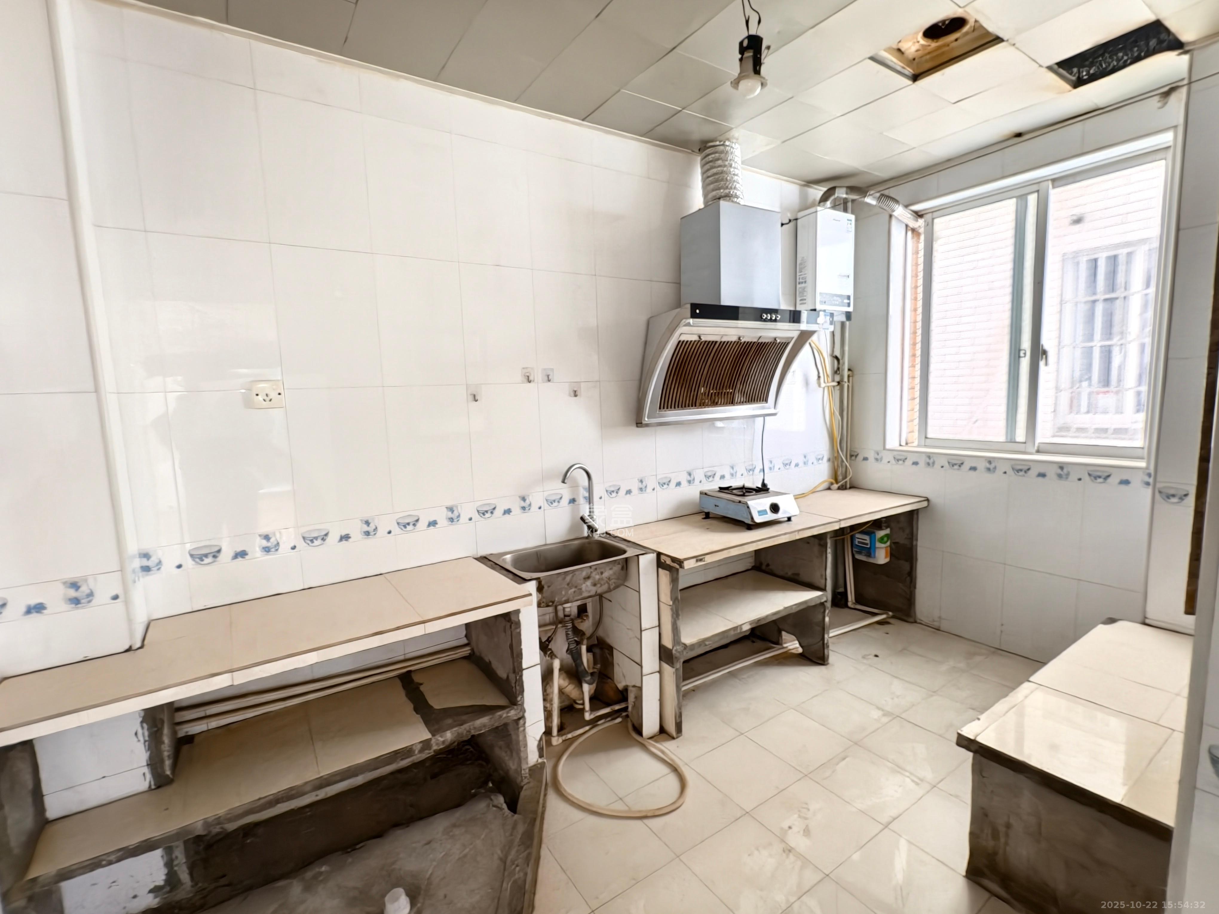 麓山才苑  4室2厅2卫    2200.0元/月室内图