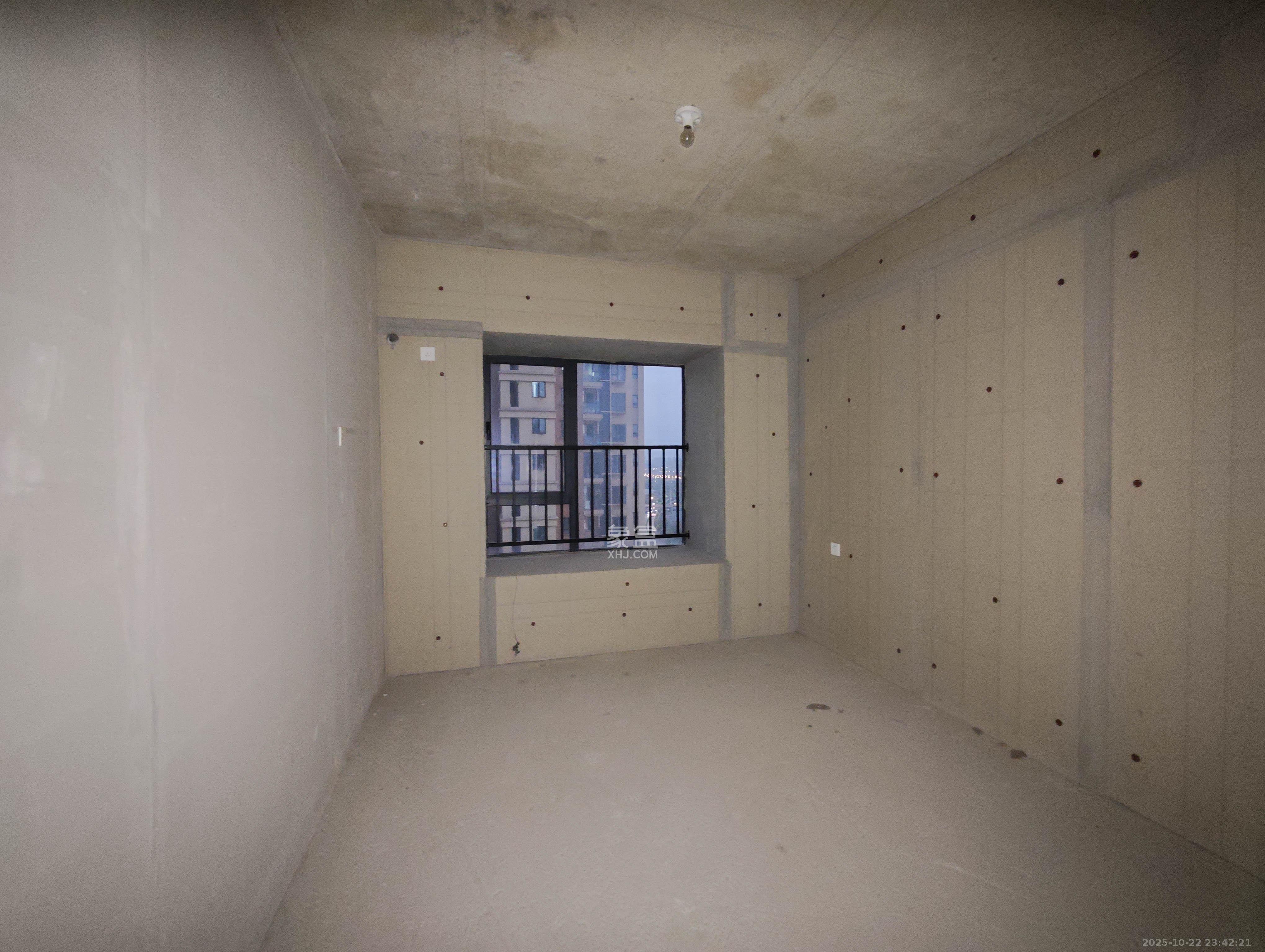 伊景园滨河苑 3室2厅2卫 75.0万 伊景园滨河苑 3室2厅2卫 75.0万卧室