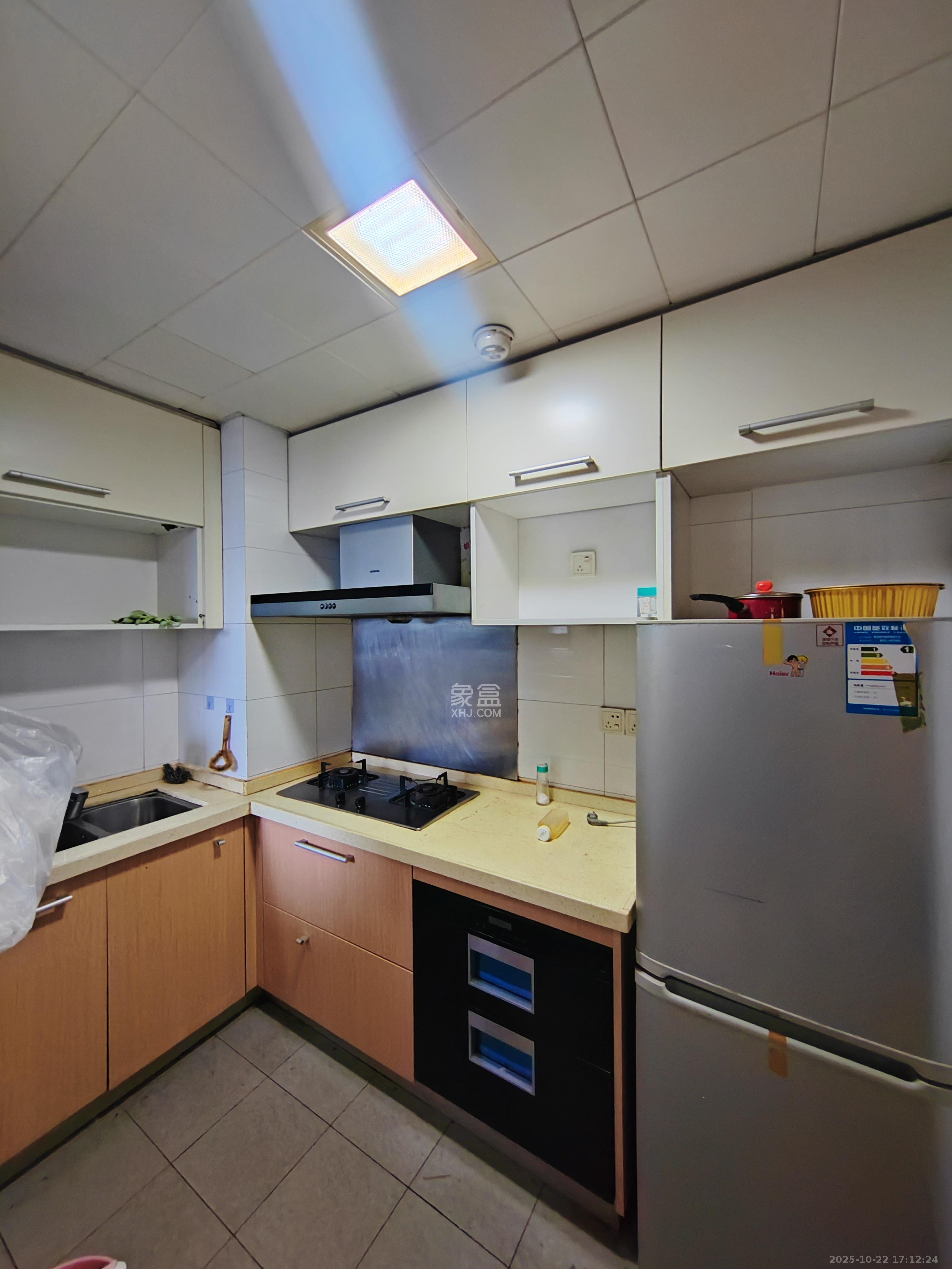 珠江花城三期锦鲤  2室2厅1卫    2200.0元/月 珠江花城三期锦鲤  2室2厅1卫    2200.0元/月室内图