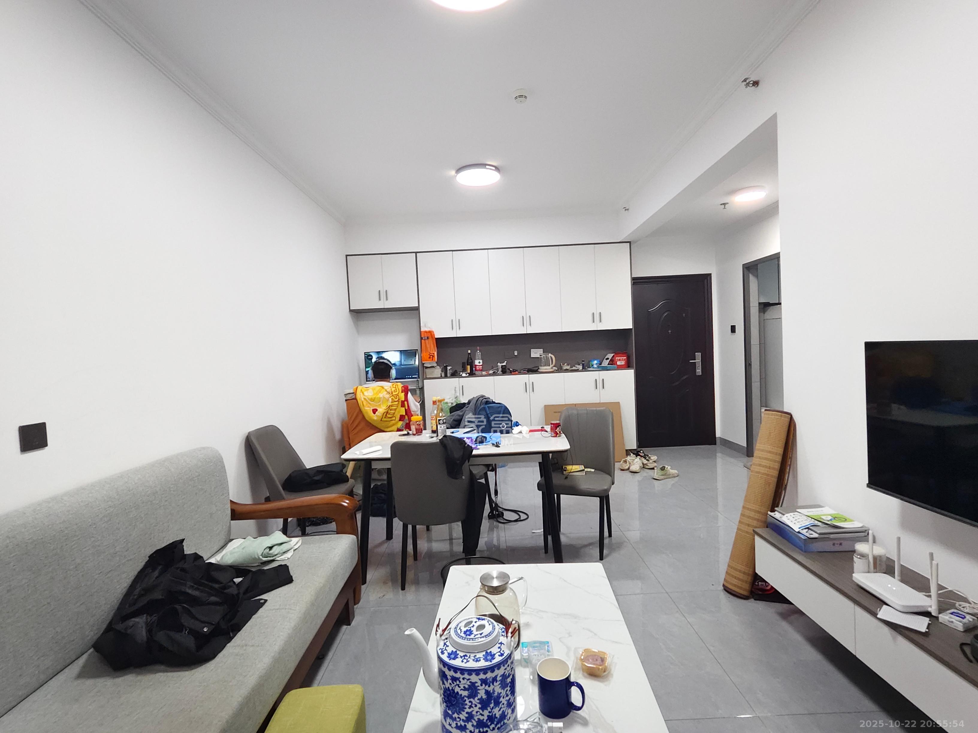 洋湖春园  1室1厅1卫    1600.0元/月 洋湖春园  1室1厅1卫    1600.0元/月室内图