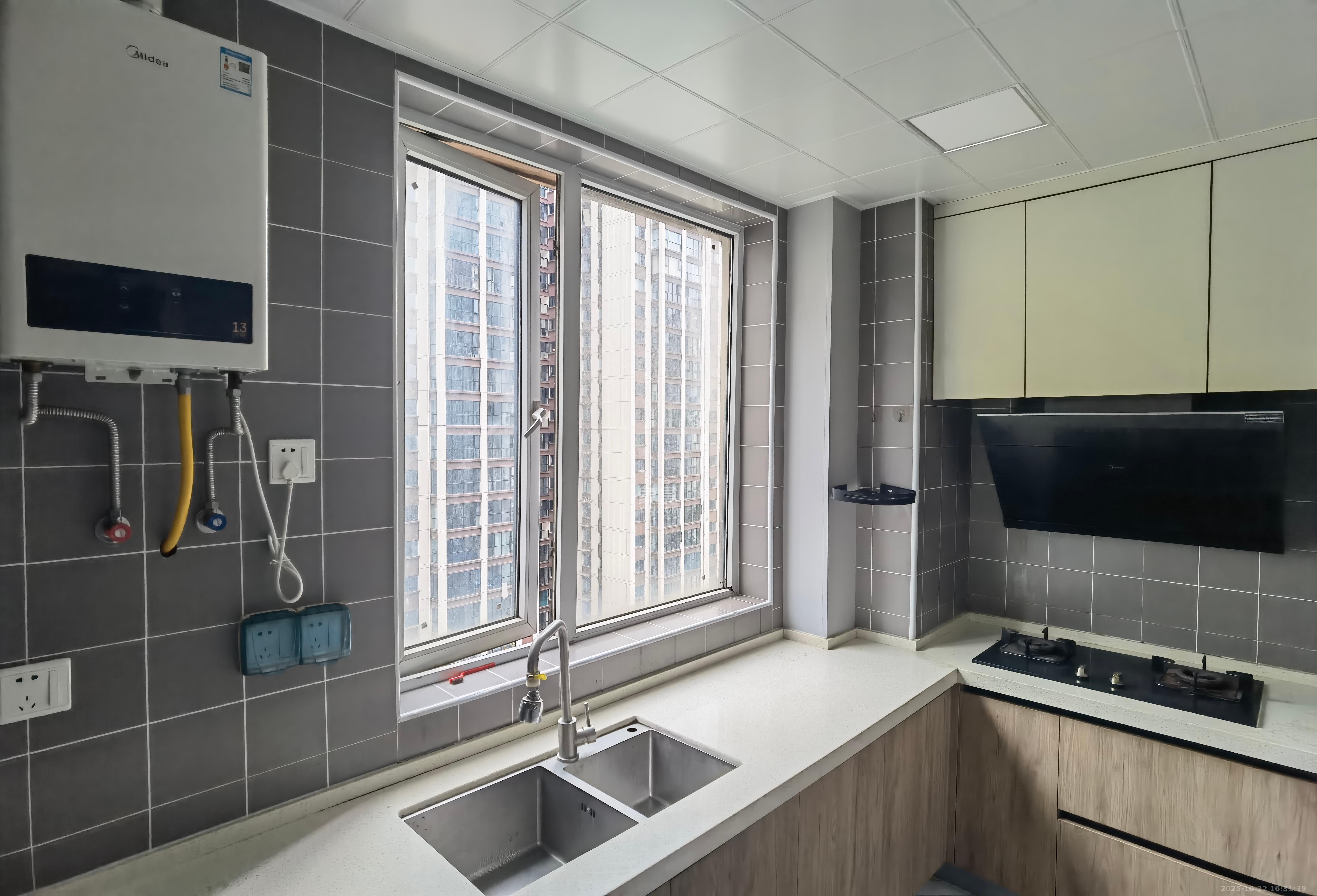 嘉宇银杉(嘉宇西苑)  3室2厅2卫    2200.0元/月 嘉宇银杉(嘉宇西苑)  3室2厅2卫    2200.0元/月