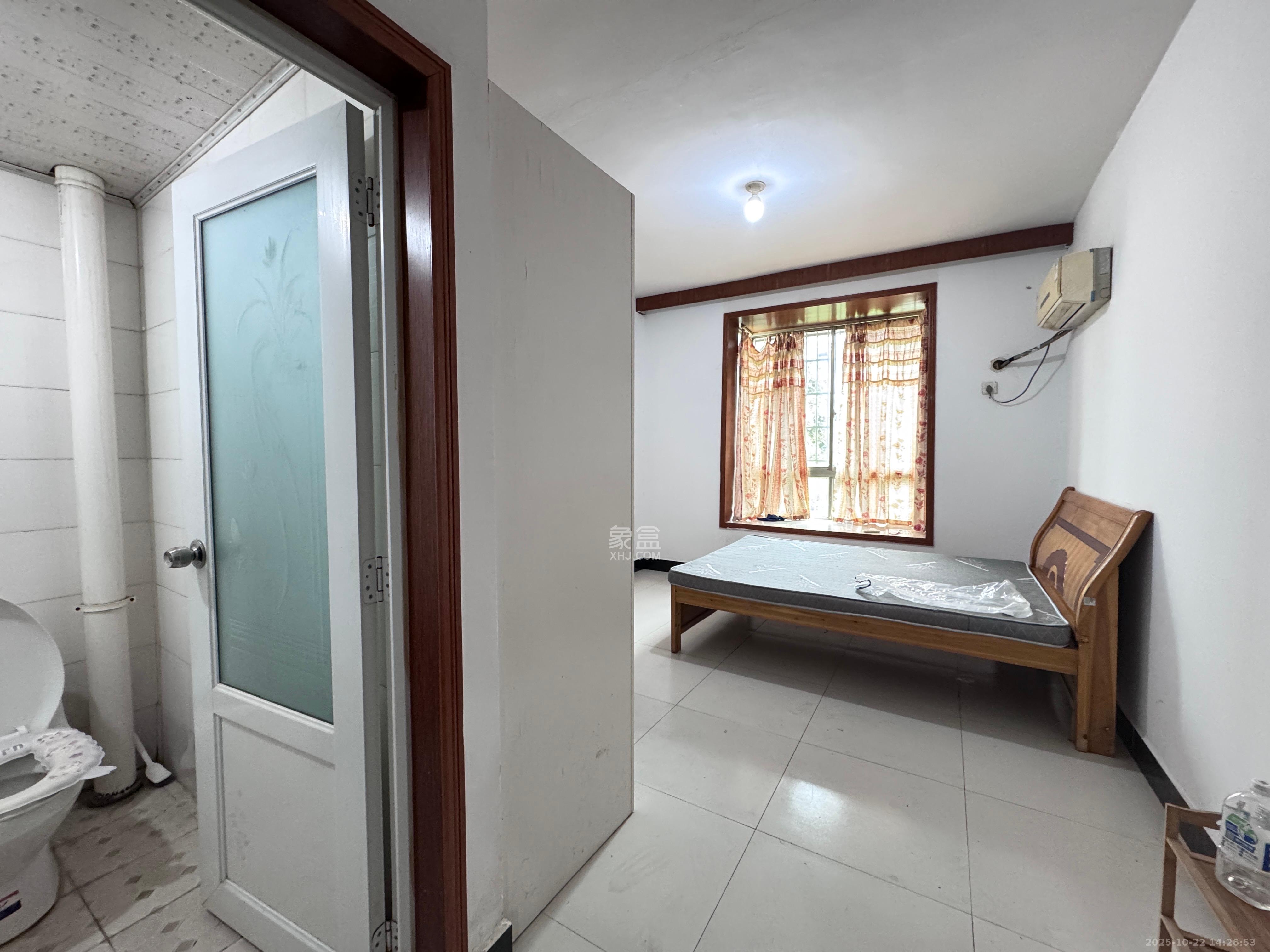 金桂小区一期  1室2厅1卫    1500.0元/月室内图