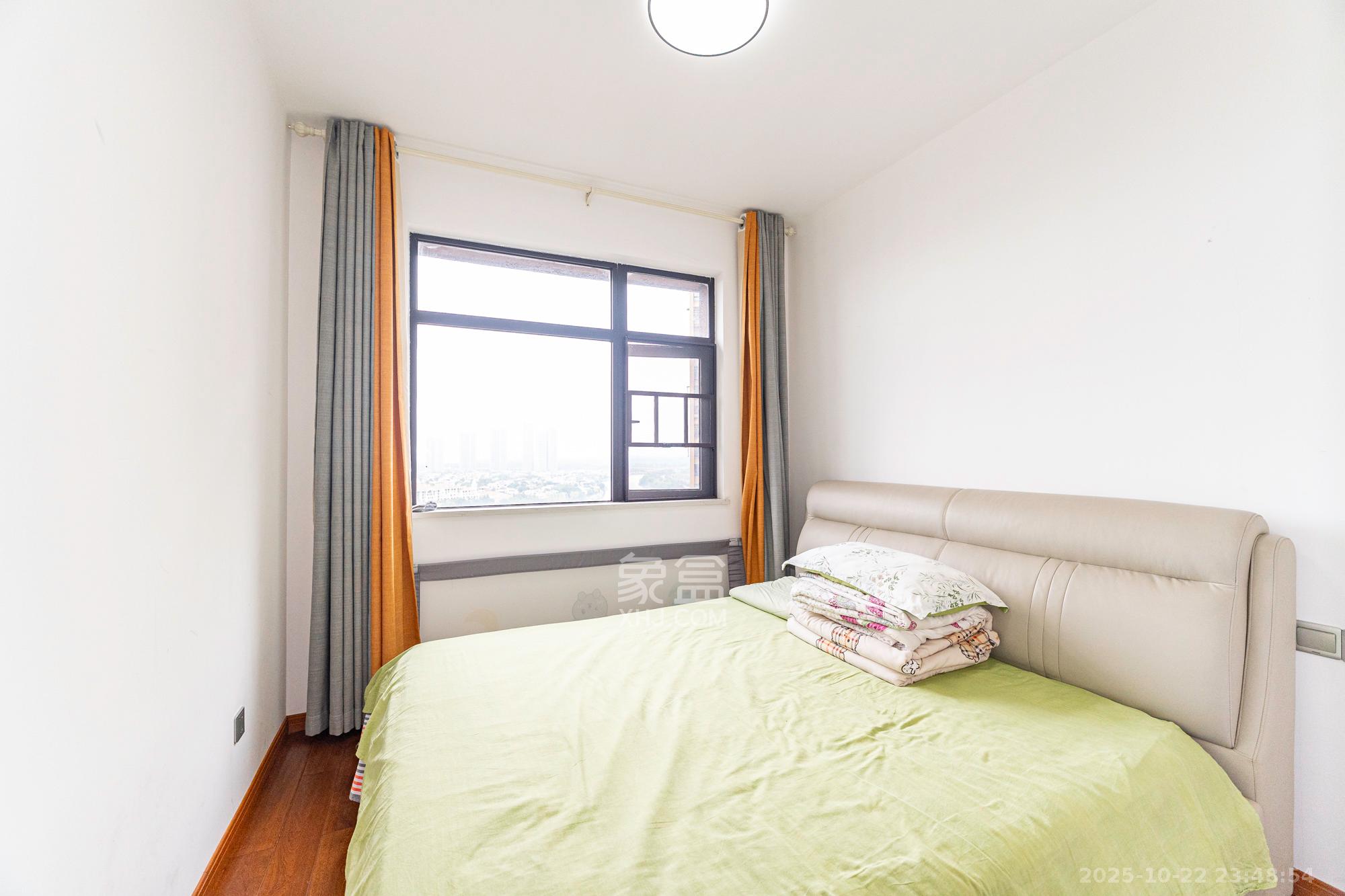 未来漫城 4室2厅2卫 136.0万 未来漫城 4室2厅2卫 136.0万卧室