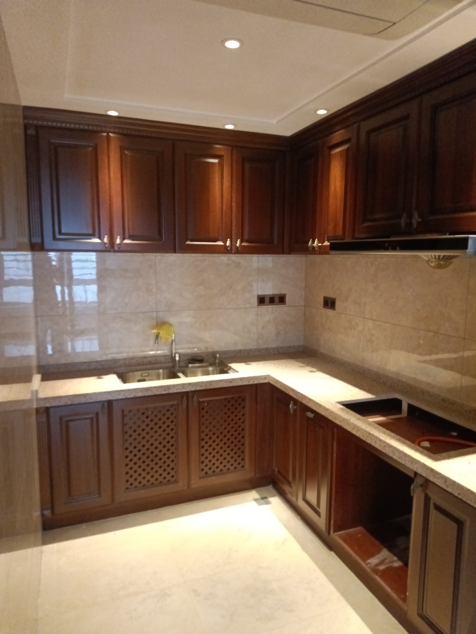 海阔天空-国瑞城三期（铂仕苑）  3室2厅2卫    360.0万