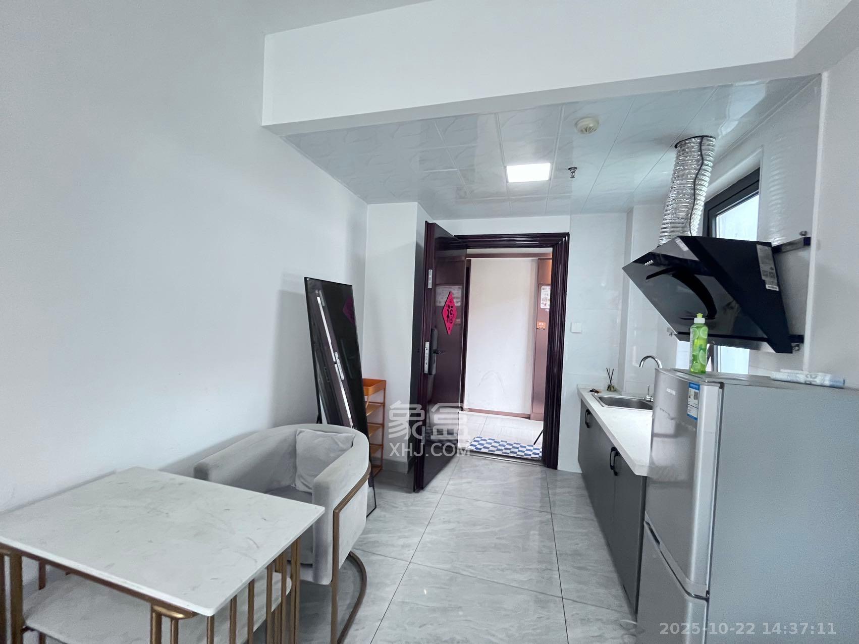 复地星光天地  1室0厅0卫    2100.0元/月 复地星光天地  1室0厅0卫    2100.0元/月室内图