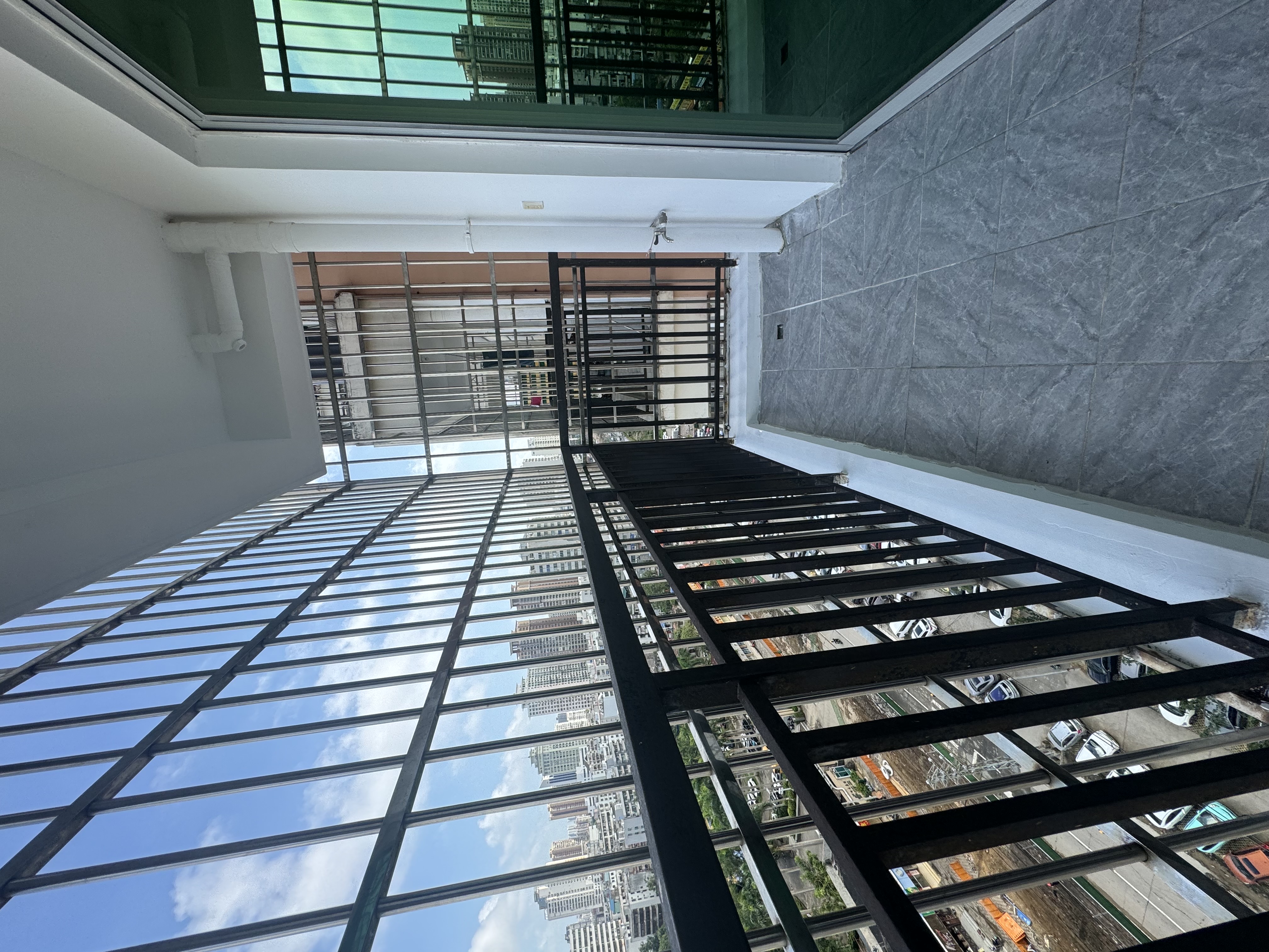 水岸星城B小区  1室2厅1卫    53.0万客厅