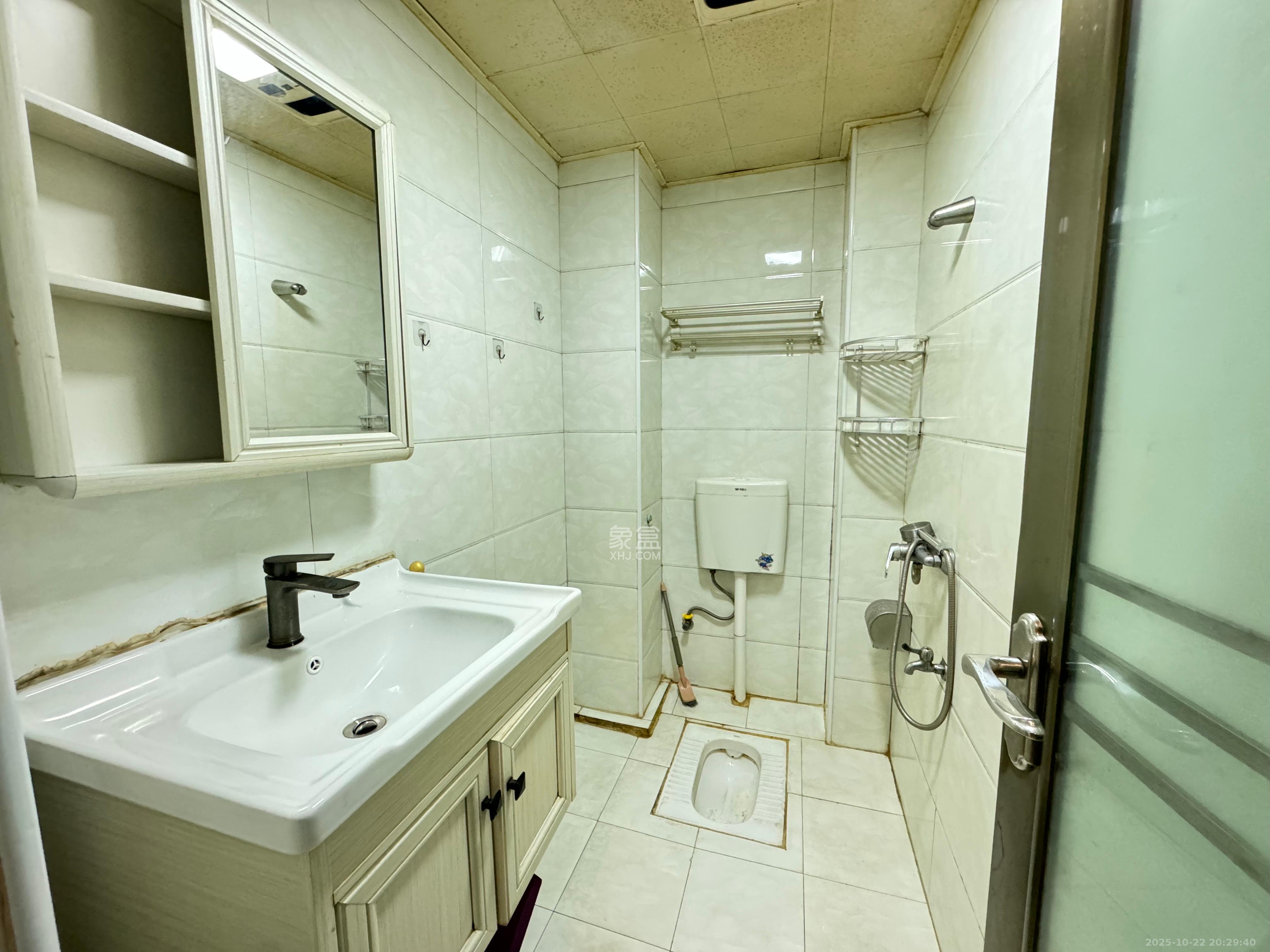 同鑫家园  1室1厅1卫    1300.0元/月室内图