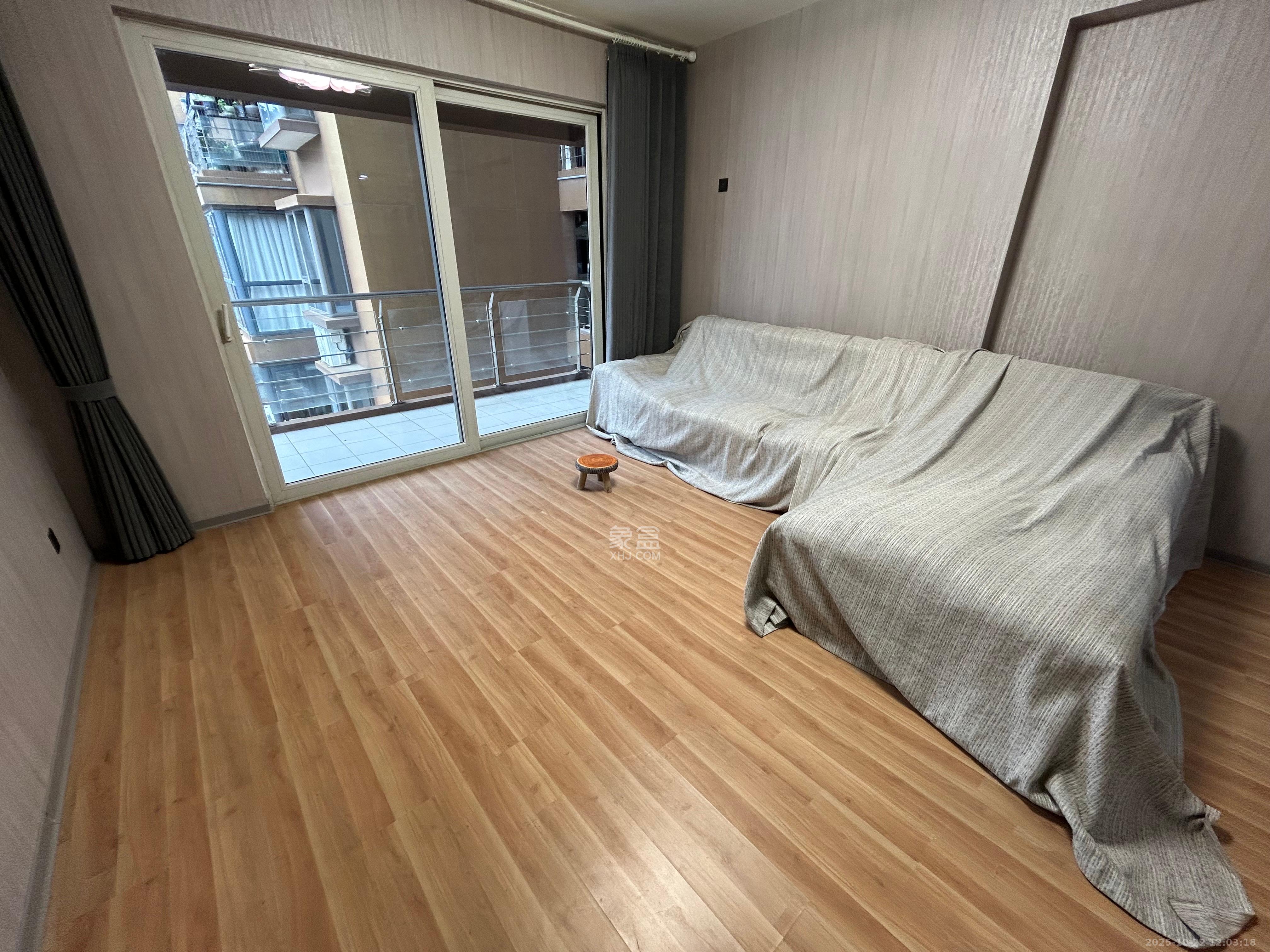 金色屋顶  4室2厅2卫    8000.0元/月室内图