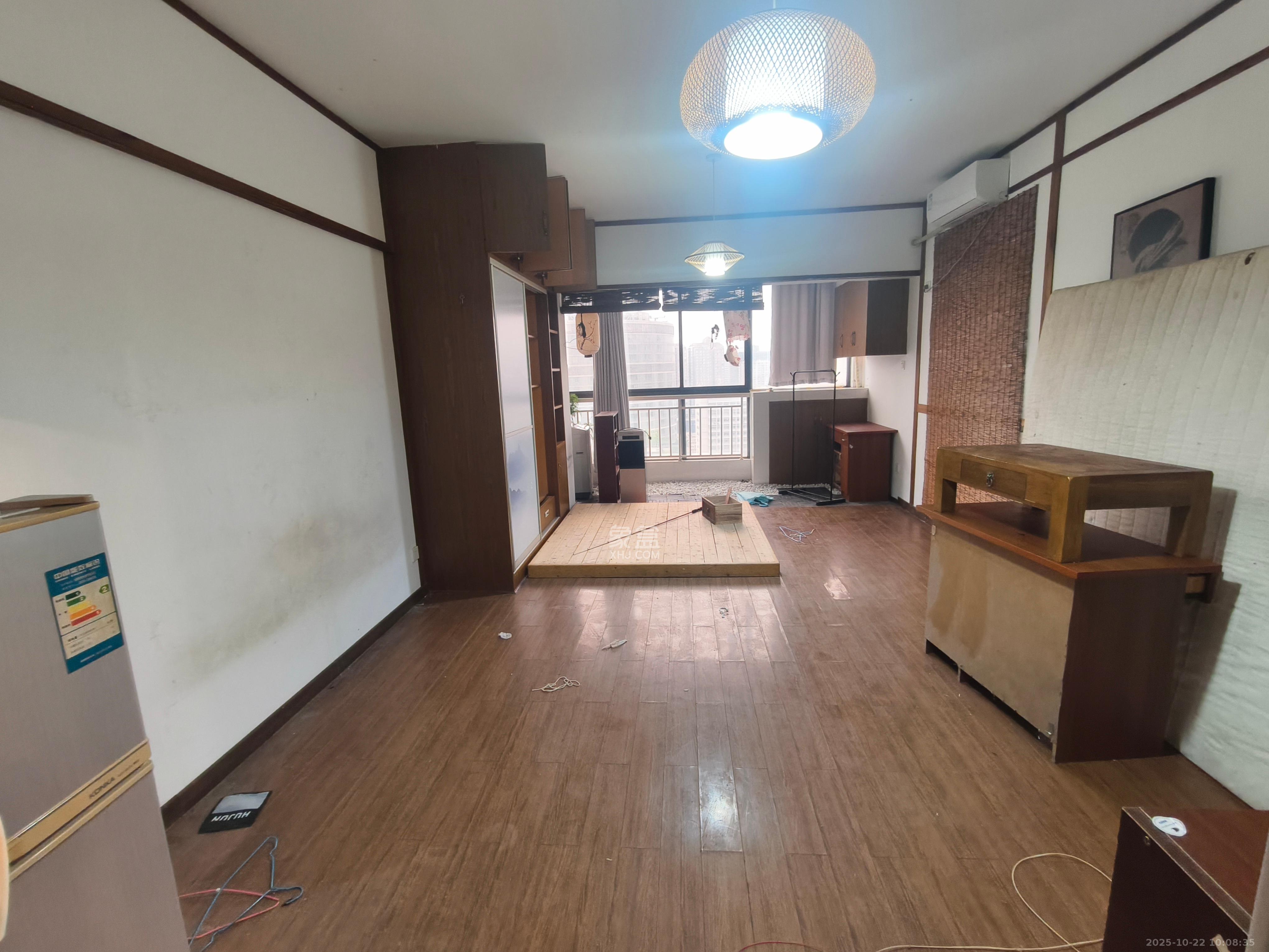 七彩丽都  1室1厅1卫    2400.0元/月 七彩丽都  1室1厅1卫    2400.0元/月室内图