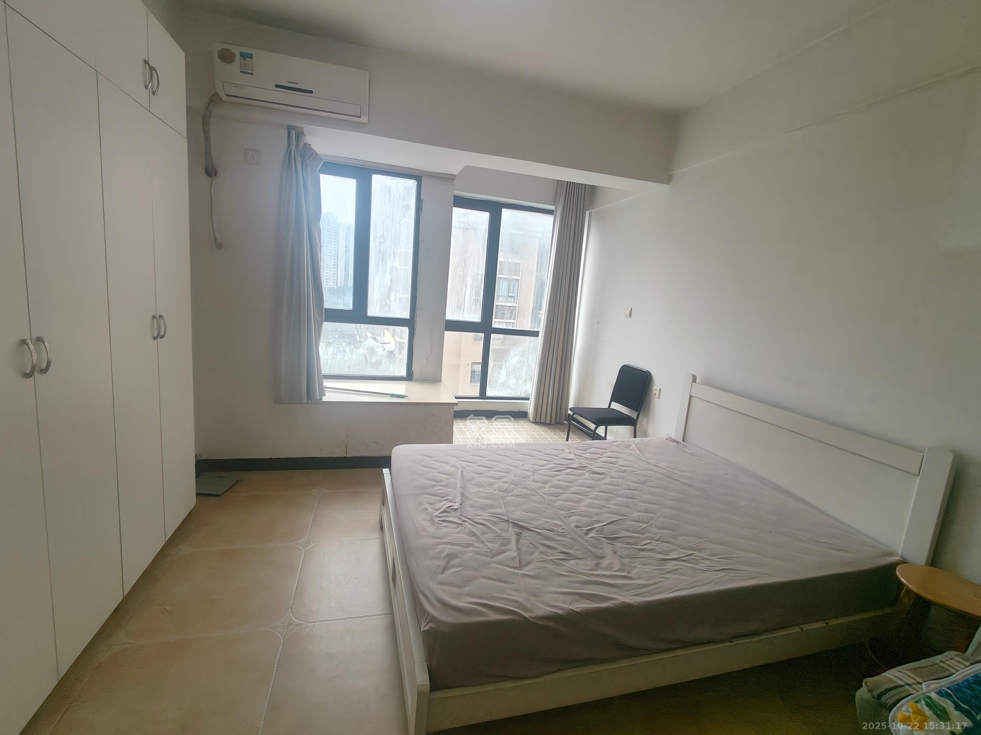 英郡年华  1室1厅1卫    1200.0元/月