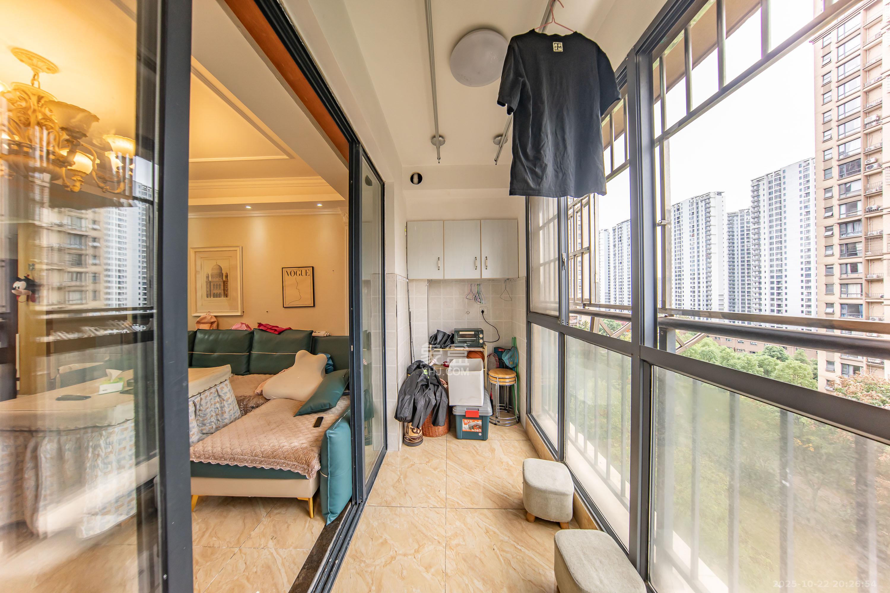 中建麓山和苑  2室2厅1卫    58.0万阳台