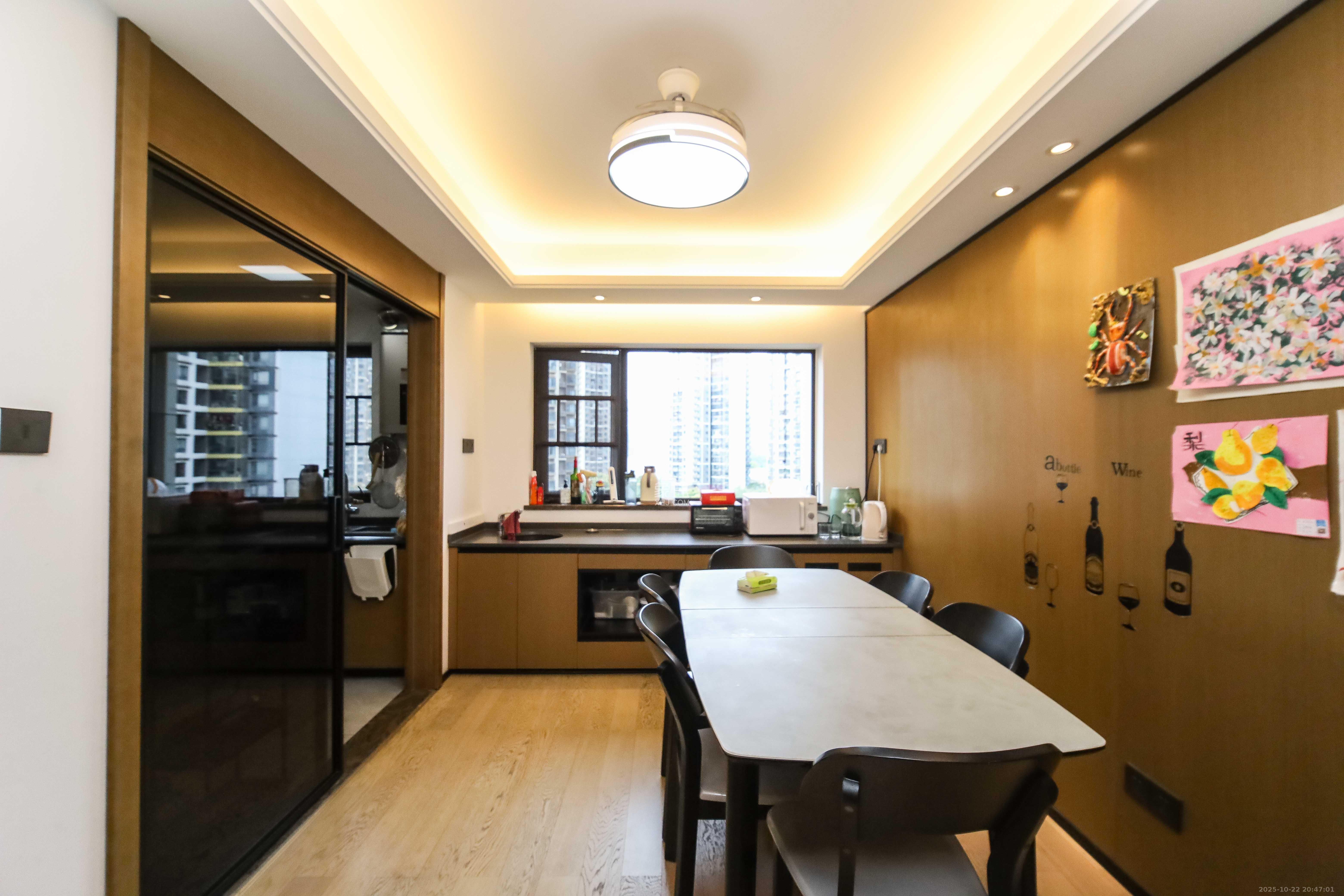 万科金域蓝湾  4室2厅2卫    198.0万客厅