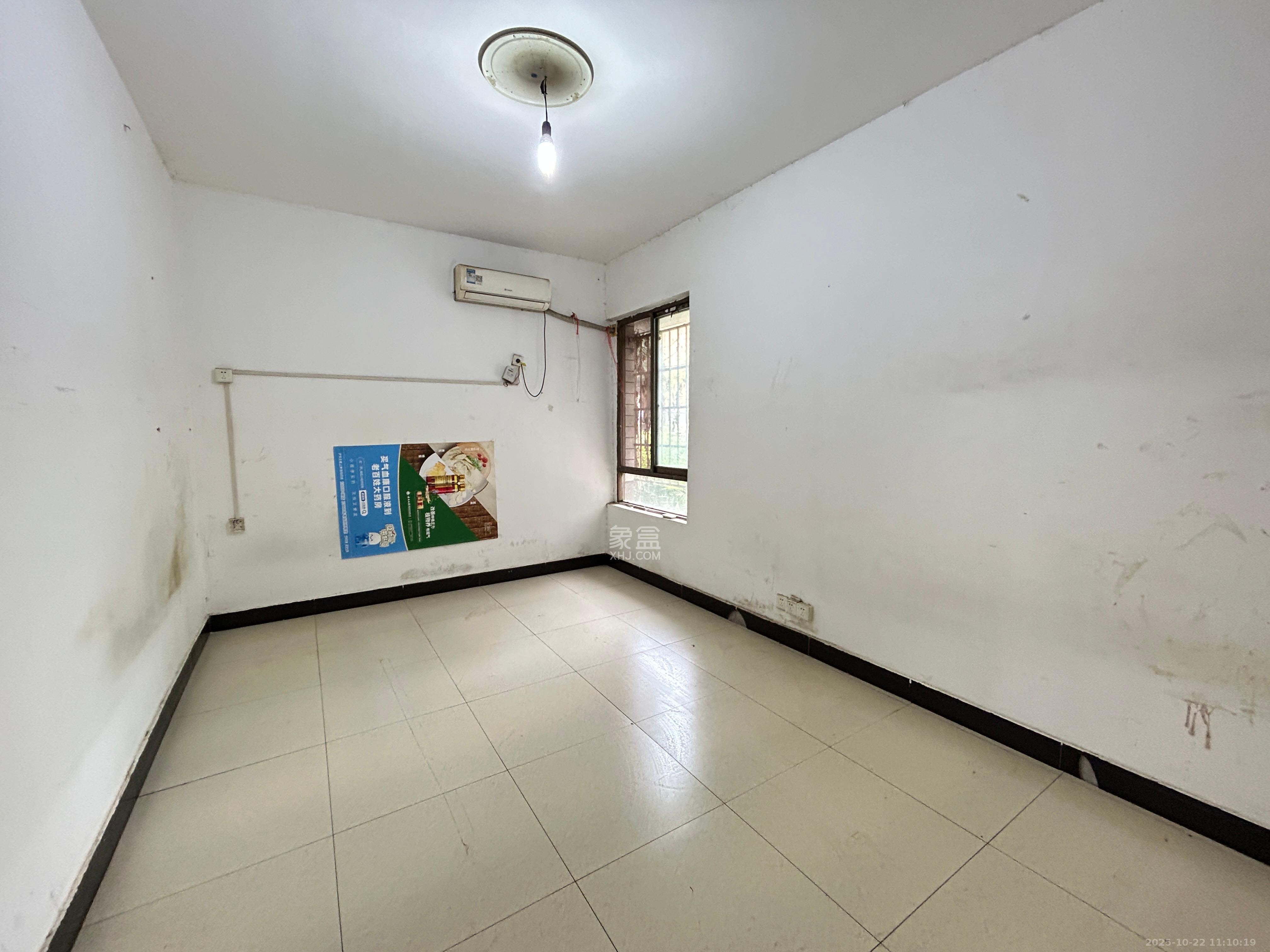 阳明山庄 5室2厅2卫 2400.0元/月 阳明山庄 5室2厅2卫 2400.0元/月室内图