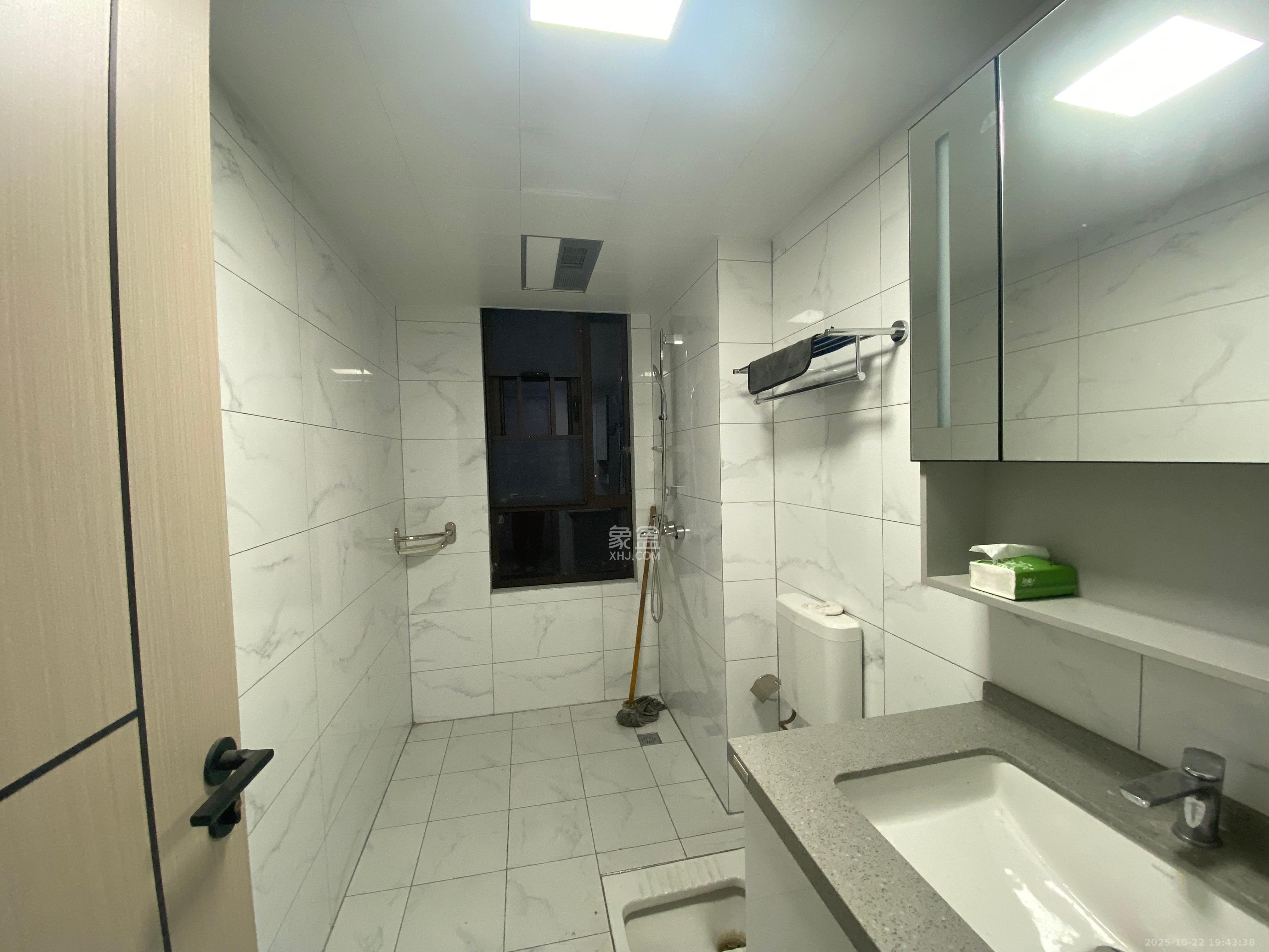 春晖花园  4室2厅2卫    2400.0元/月室内图