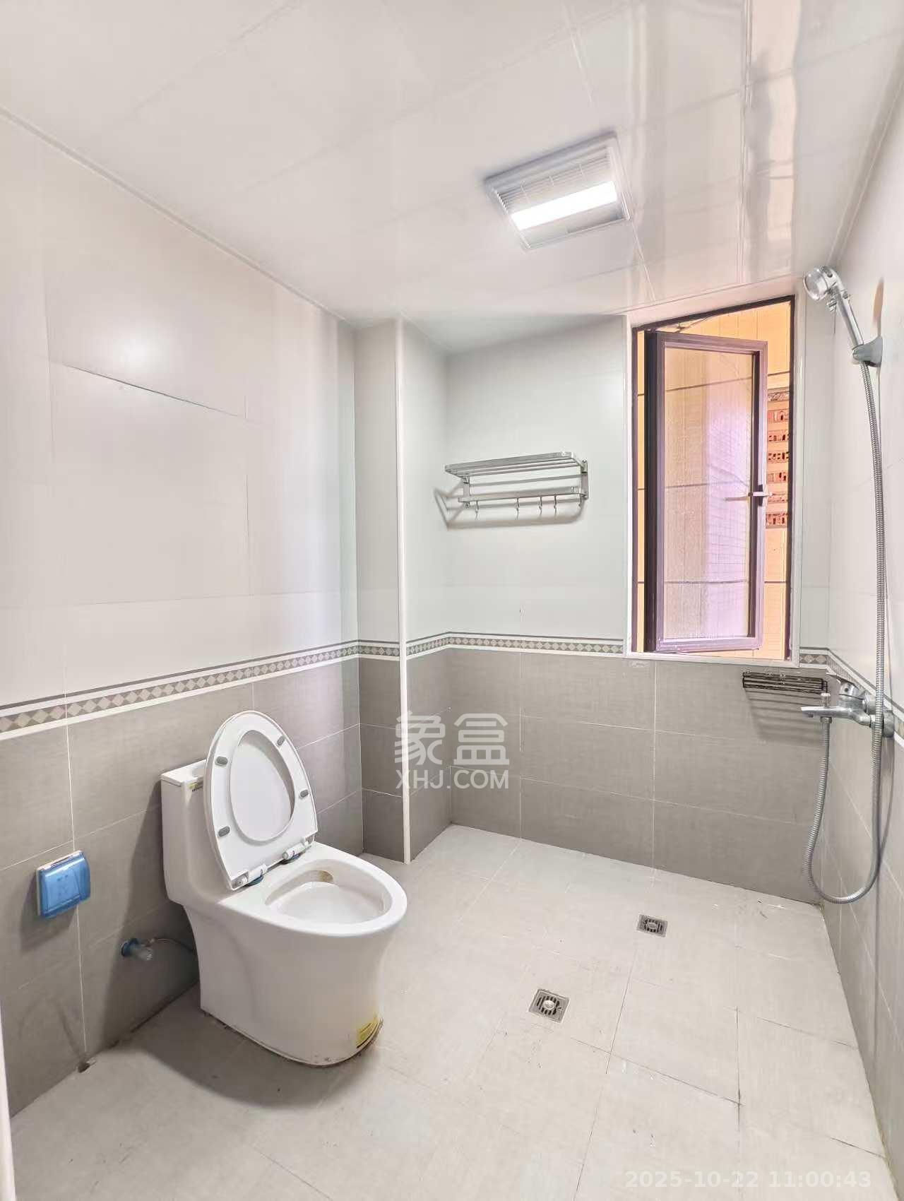 保利西海岸A区  2室1厅1卫    2600.0元/月 保利西海岸A区  2室1厅1卫    2600.0元/月室内图