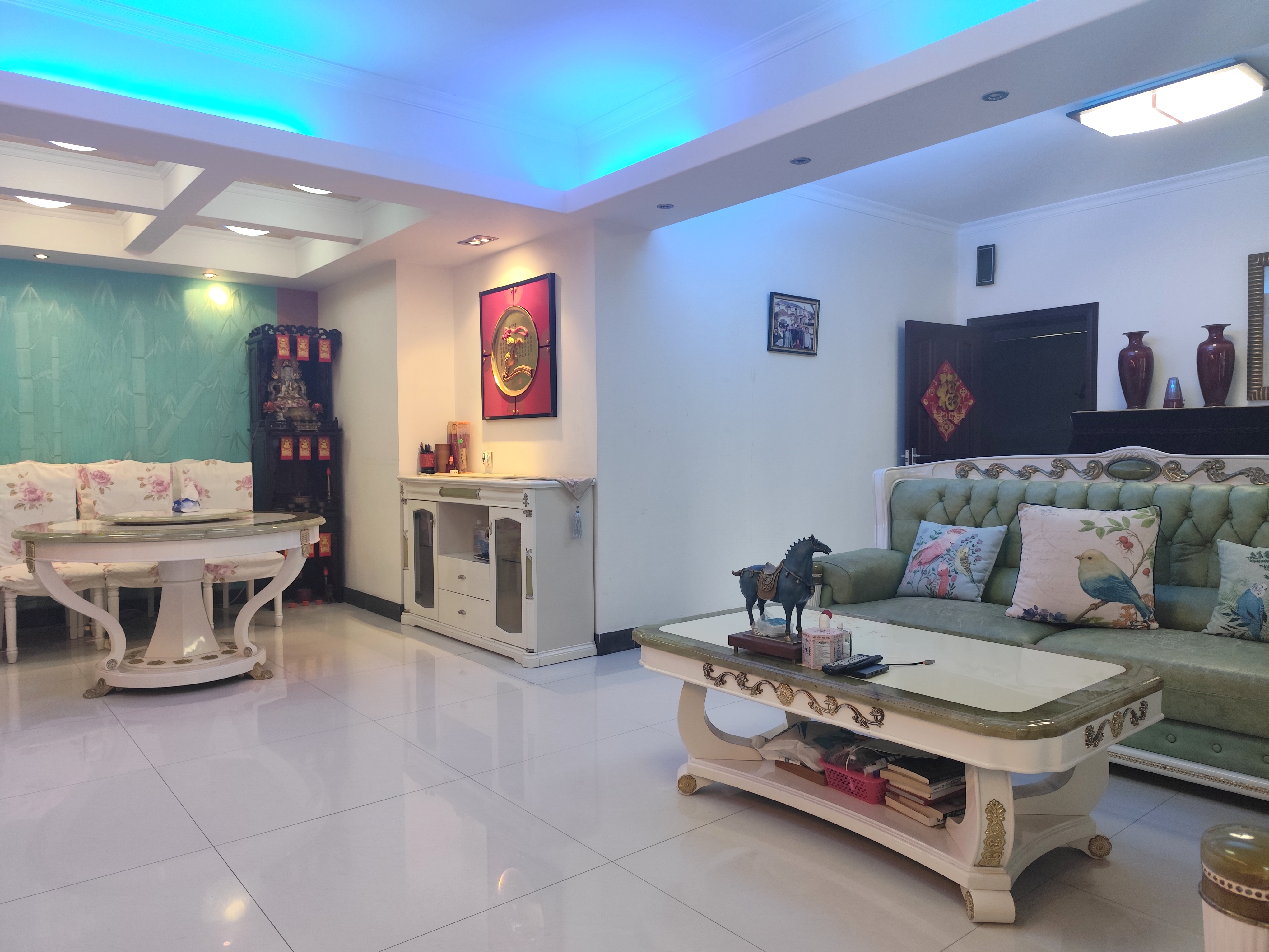 蔚兰天成  3室2厅3卫    275.0万 蔚兰天成  3室2厅3卫    275.0万客厅