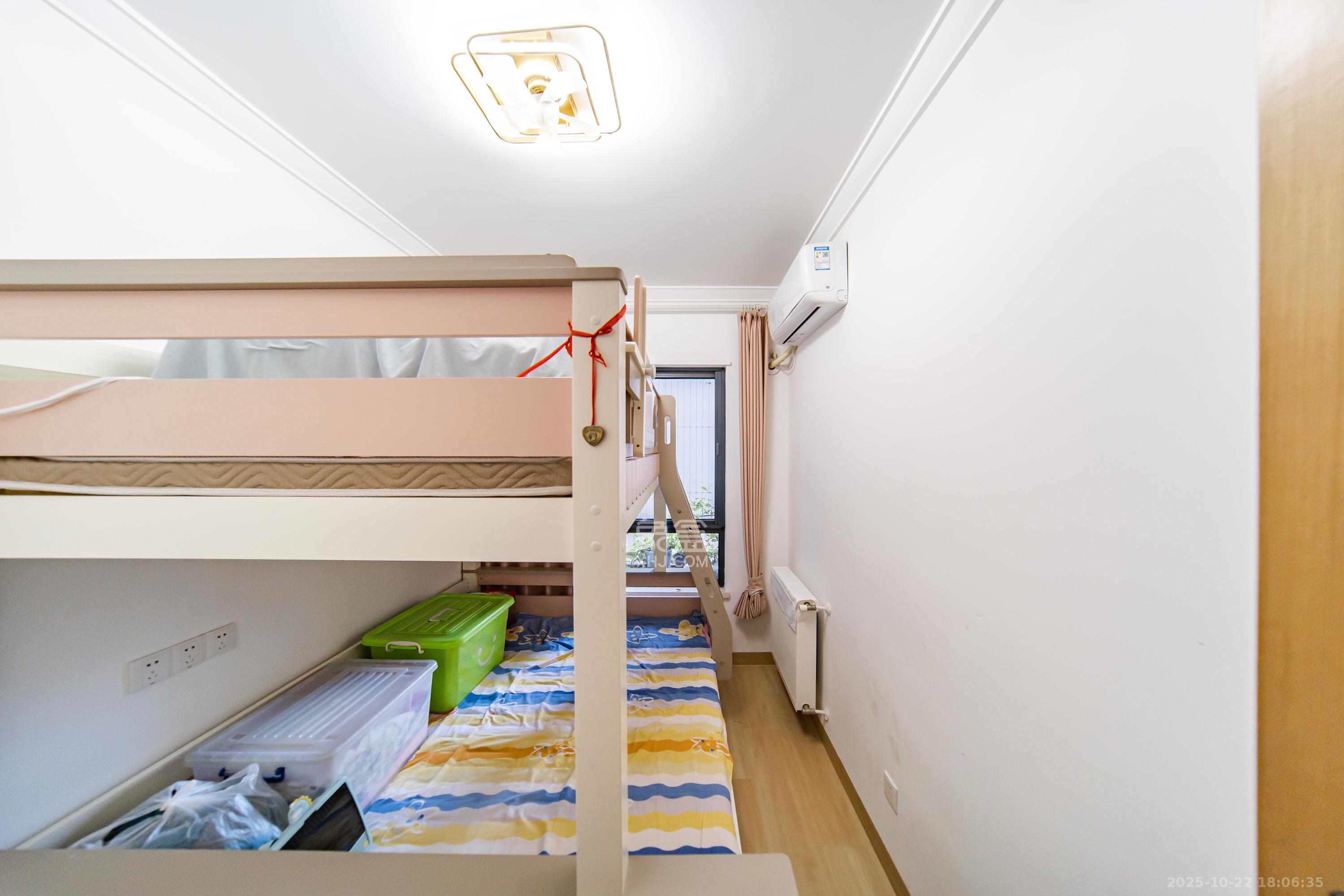 深业鹭栖府 4室2厅2卫 228.0万 深业鹭栖府 4室2厅2卫 228.0万卧室