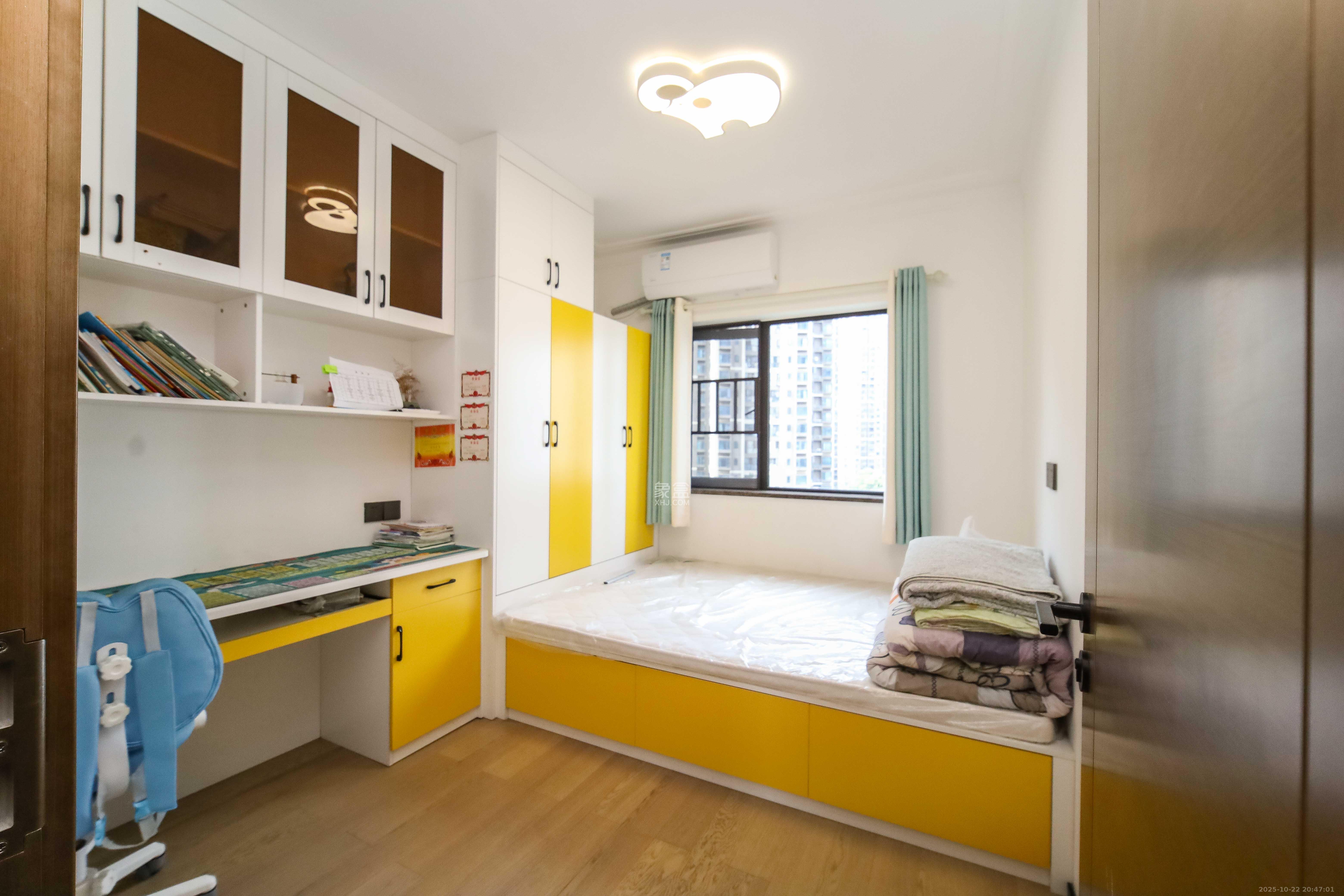 万科金域蓝湾  4室2厅2卫    198.0万卧室