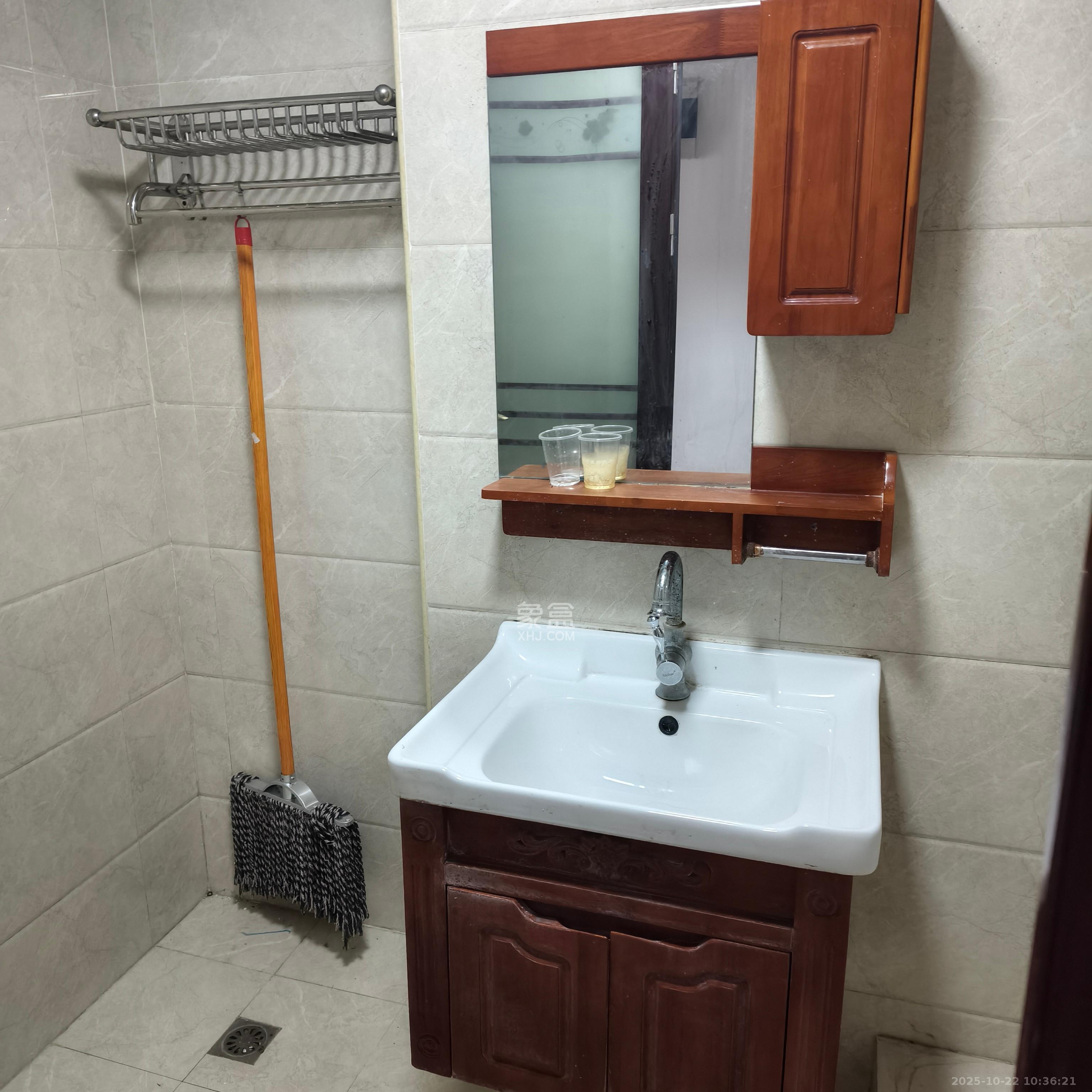 怡海星城  1室1厅1卫    800.0元/月 怡海星城  1室1厅1卫    800.0元/月室内图