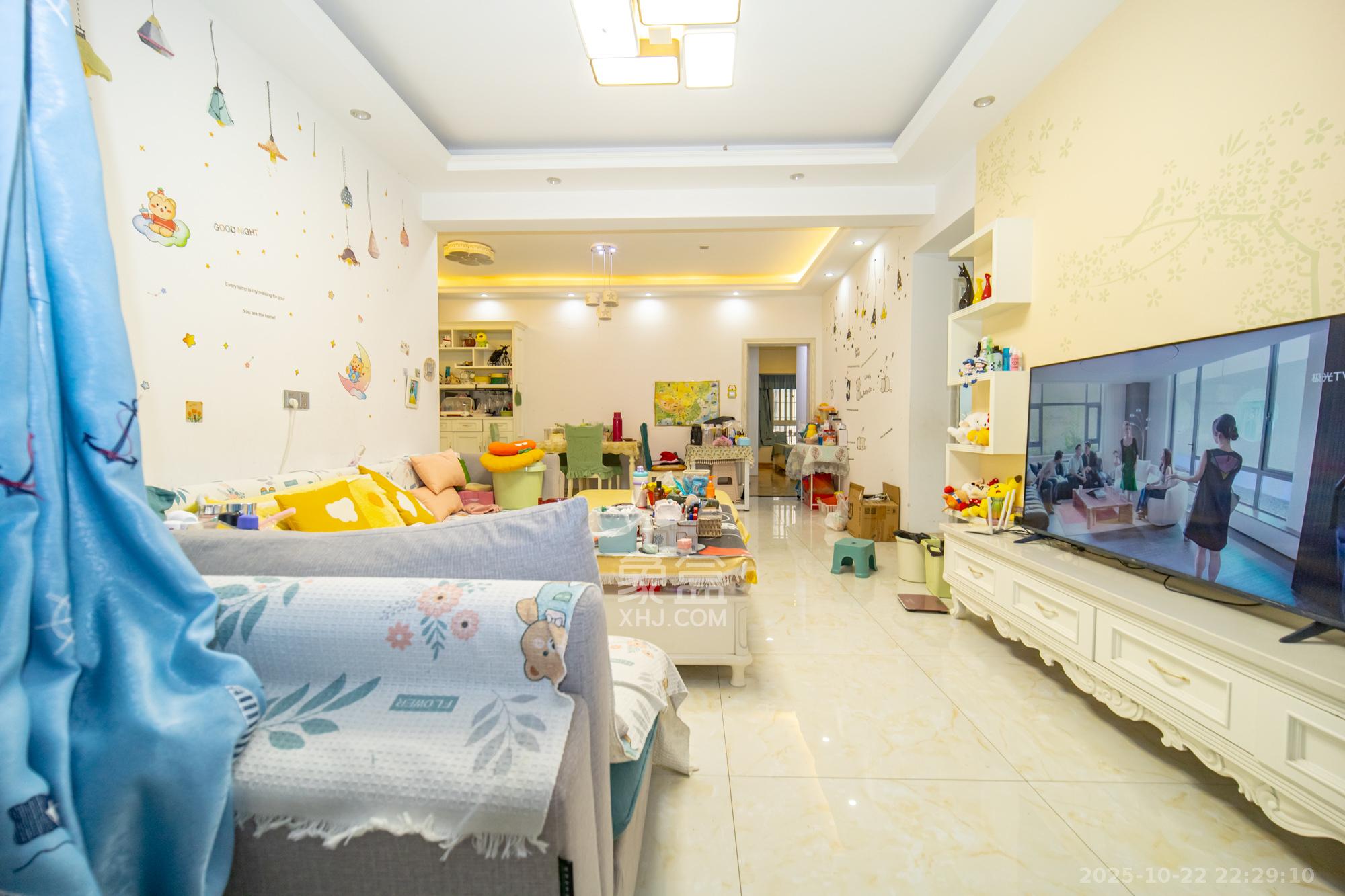 楚天世纪城西苑 3室2厅2卫 76.0万 楚天世纪城西苑 3室2厅2卫 76.0万客厅