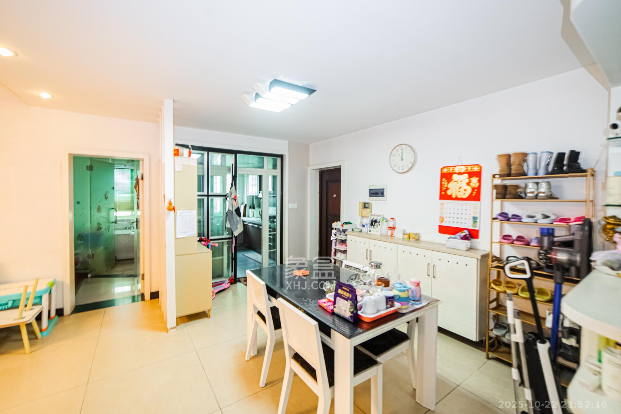 恒鑫澜北湾  3室2厅2卫    85.0万客厅