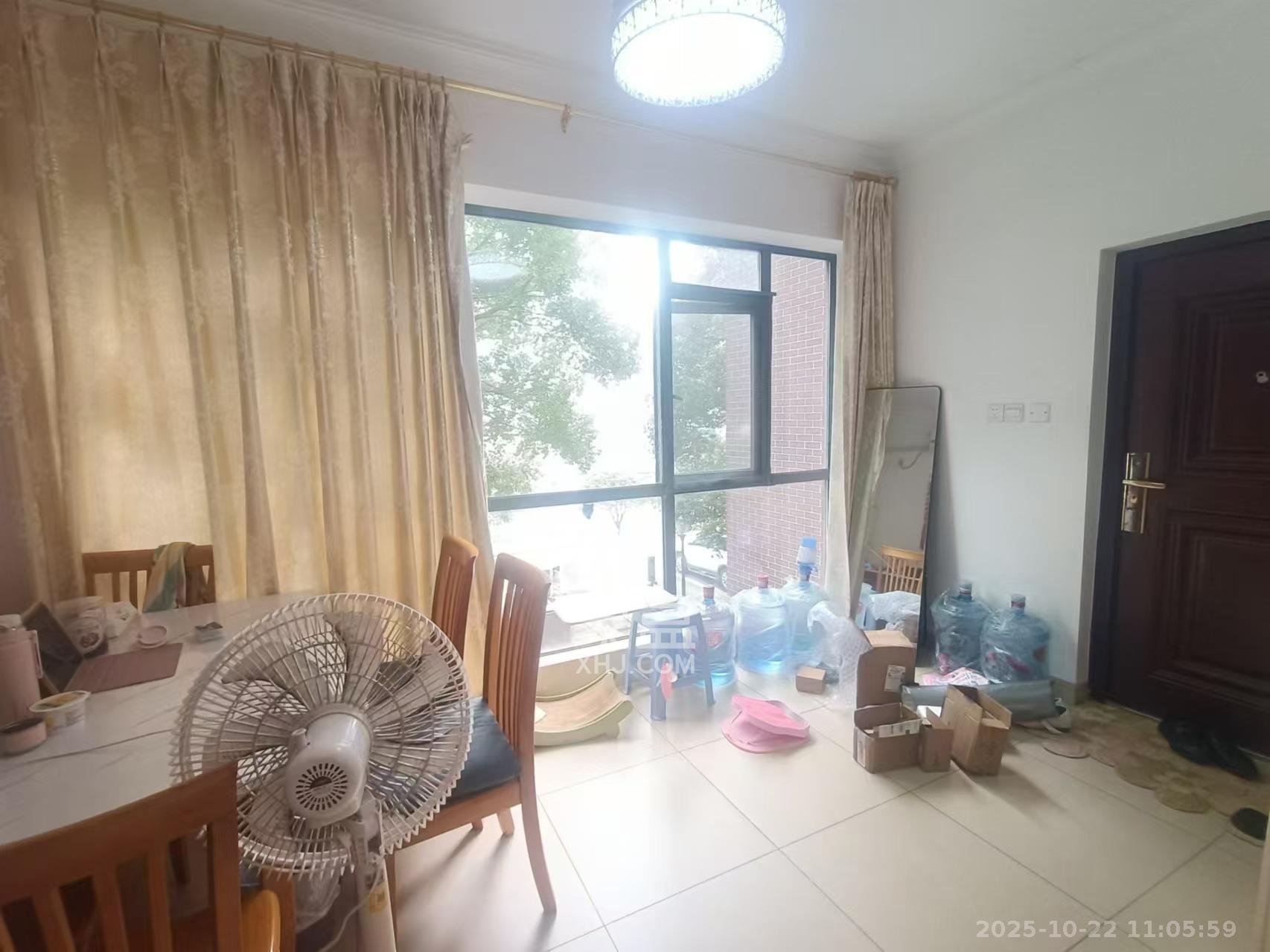 税务专科教职工宿舍(红叶小区)  3室2厅1卫    2000.0元/月 税务专科教职工宿舍(红叶小区)  3室2厅1卫    2000.0元/月室内图