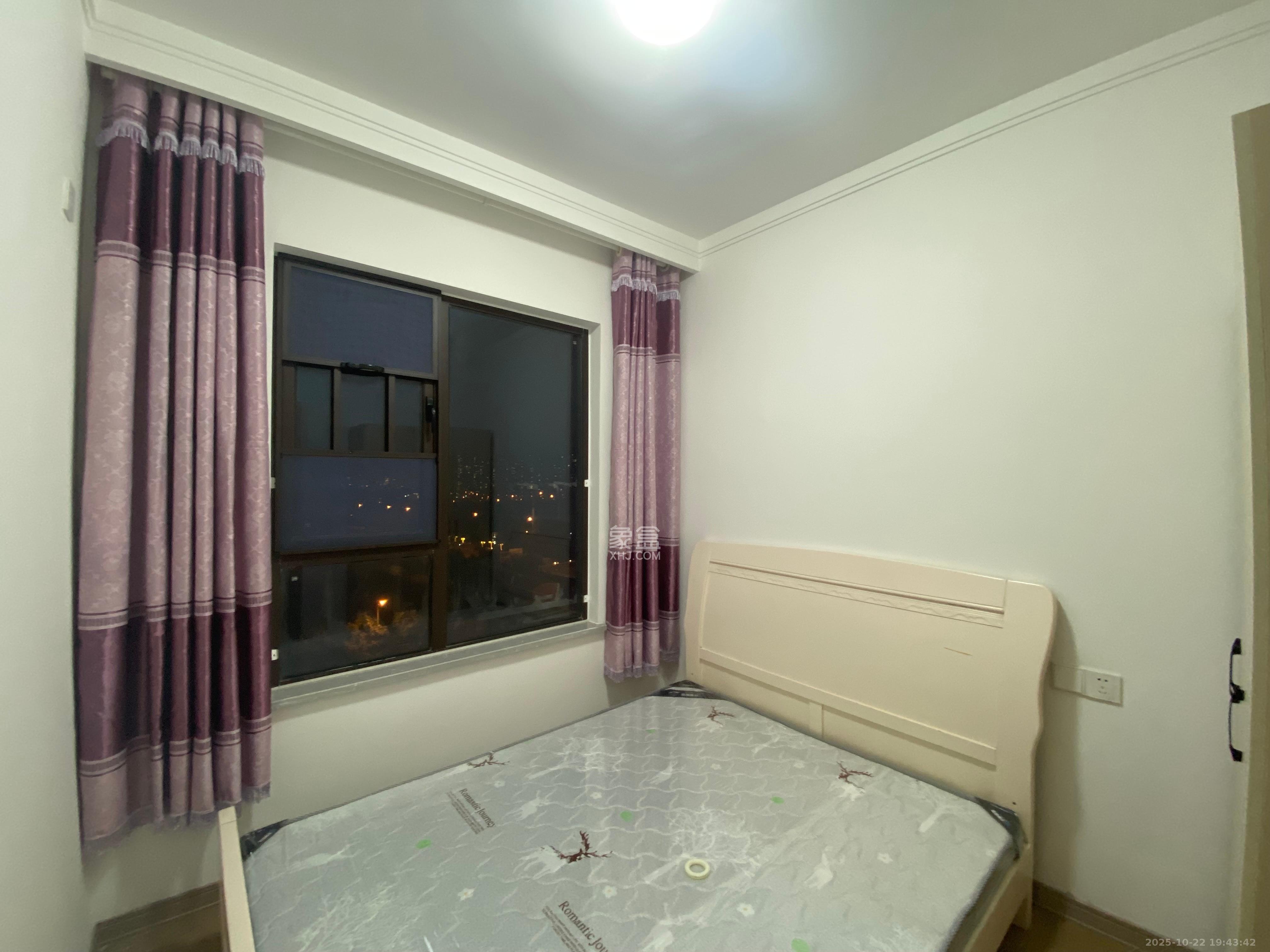 春晖花园  4室2厅2卫    2400.0元/月室内图