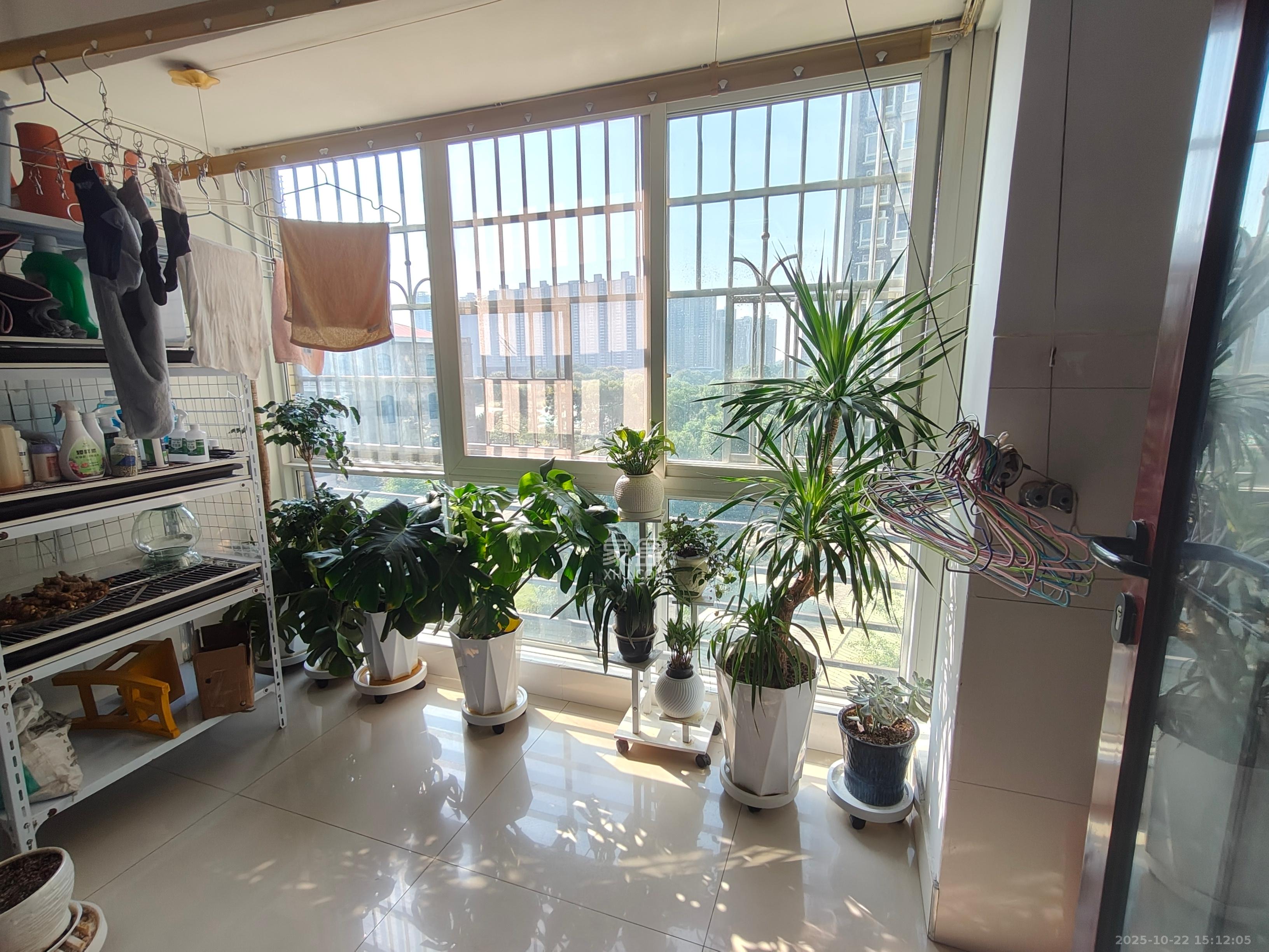 楚天馨苑  3室2厅2卫    2180.0元/月室内图