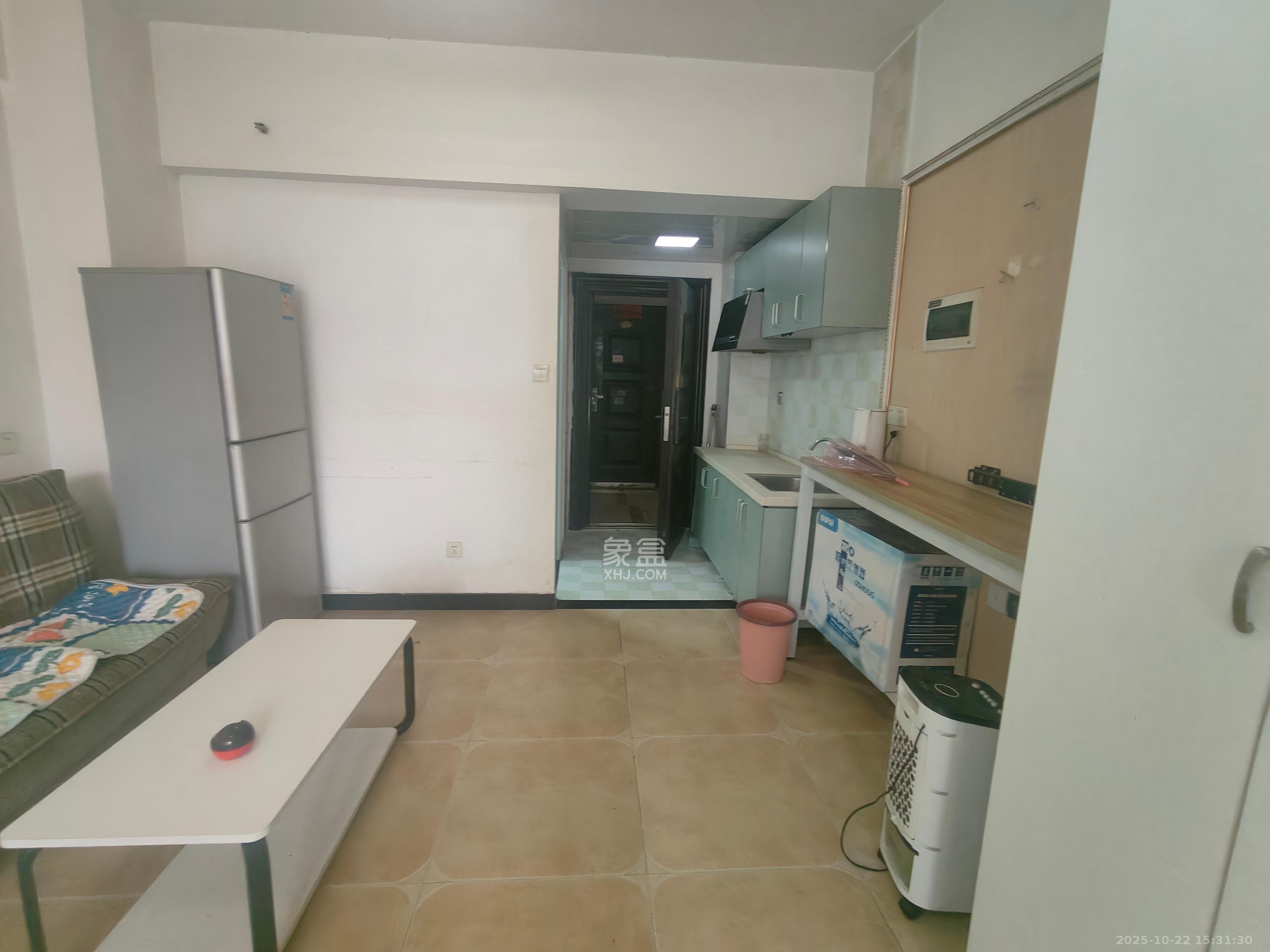 英郡年华  1室1厅1卫    1200.0元/月室内图