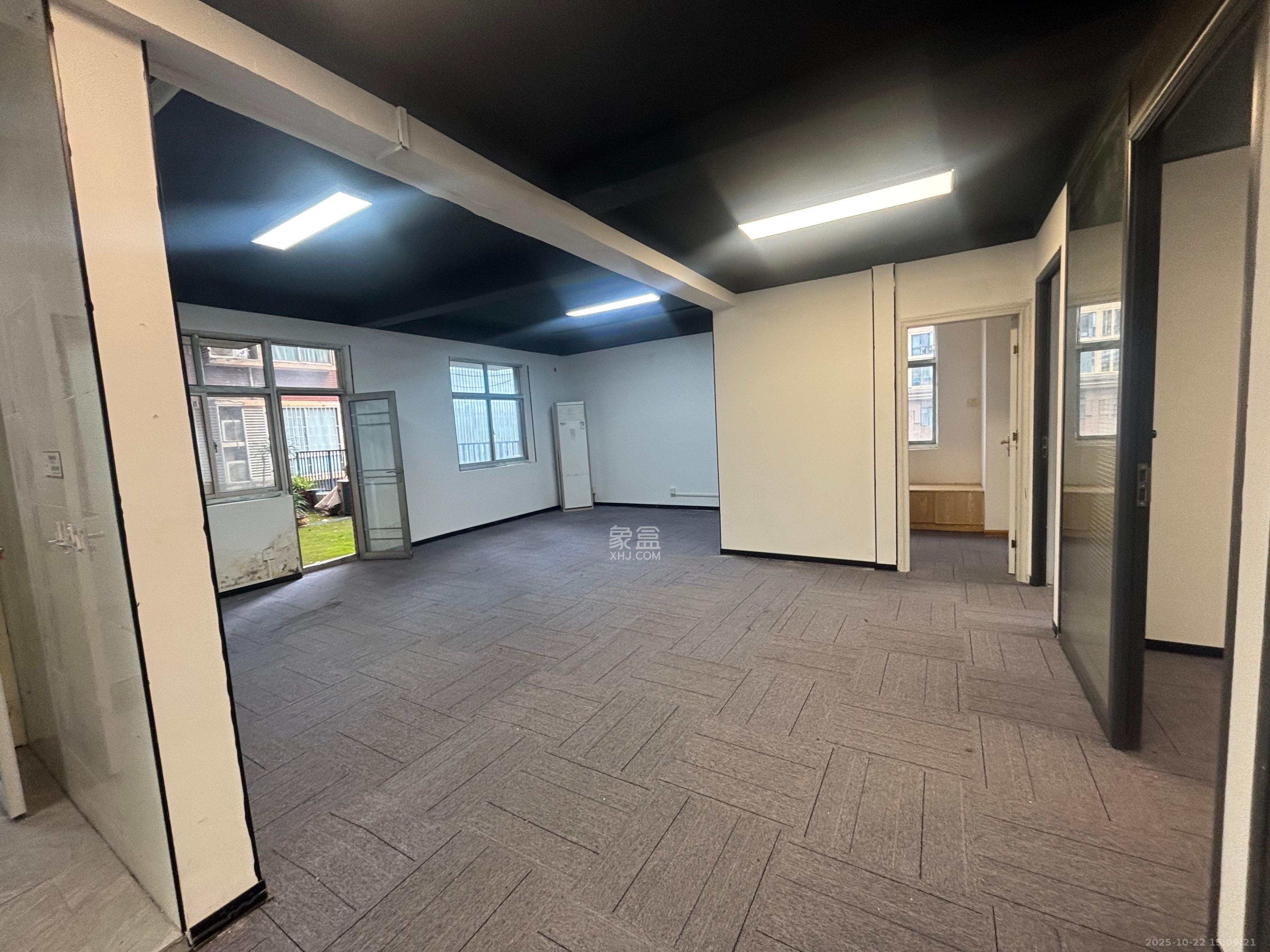 至雅大厦 4室1厅2卫 5000.0元/月 至雅大厦 4室1厅2卫 5000.0元/月室内图