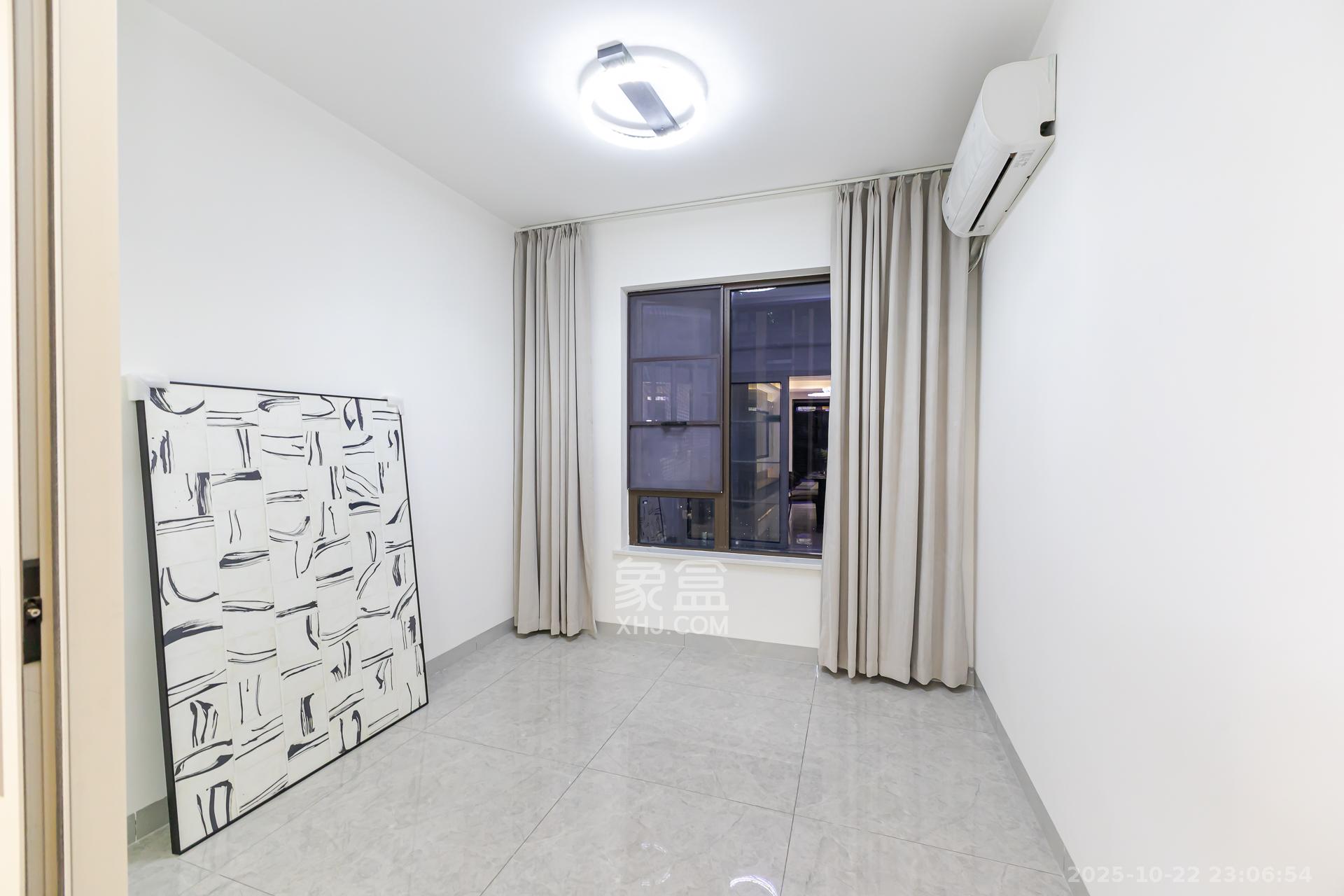 龙湖湘风原著（龙湖湘风星城）  4室2厅2卫    96.8万卧室