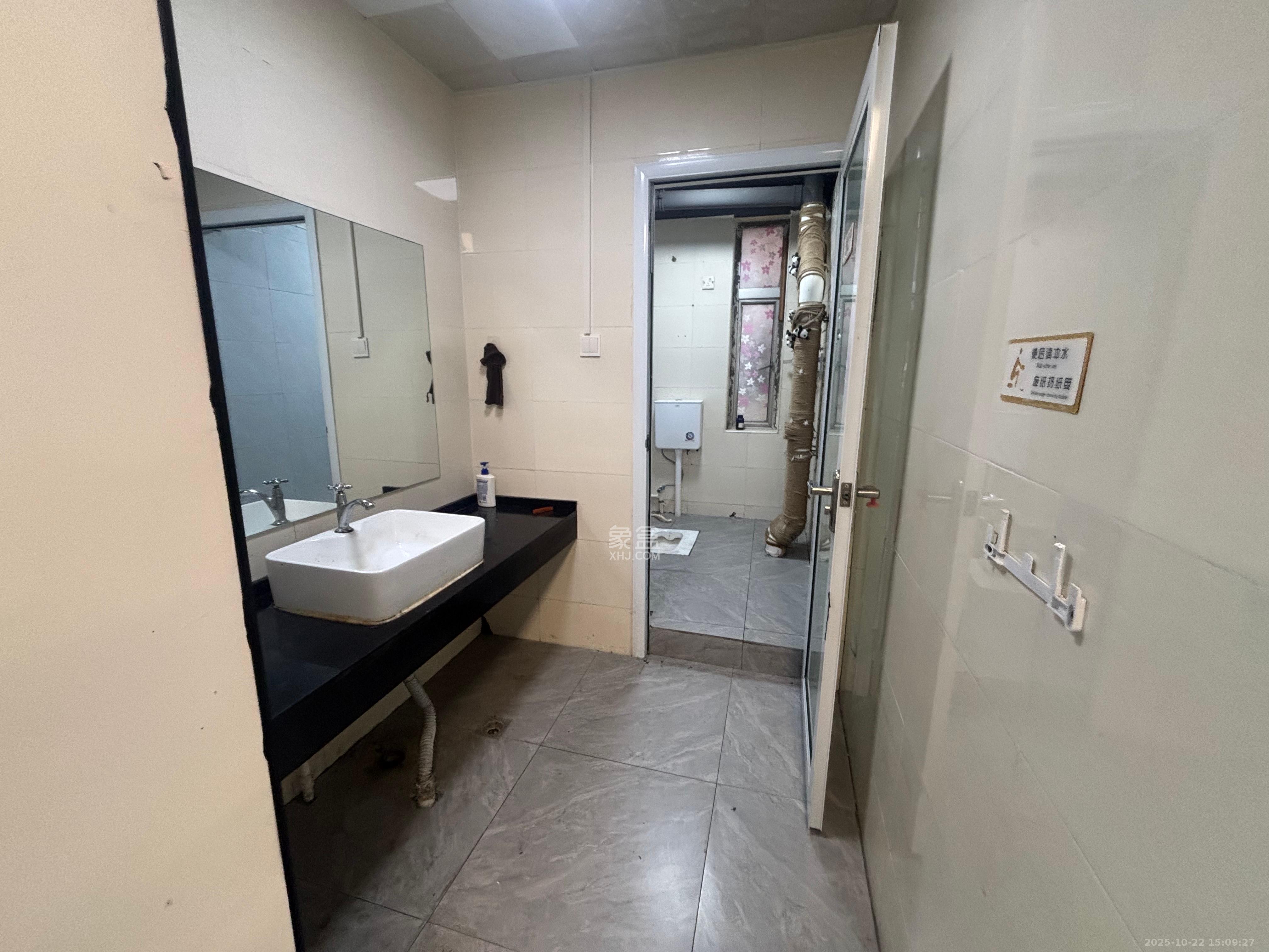 至雅大厦  4室1厅2卫    5000.0元/月室内图