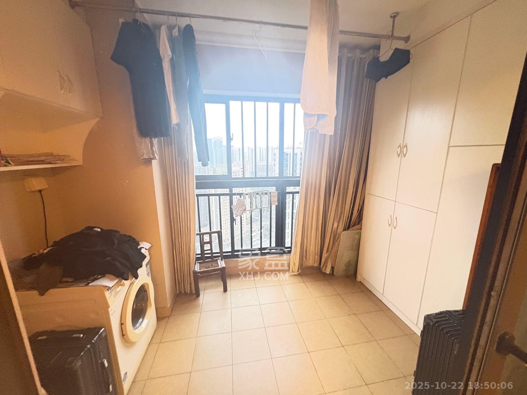 万科魅力之城非凡里  3室2厅1卫    2400.0元/月室内图