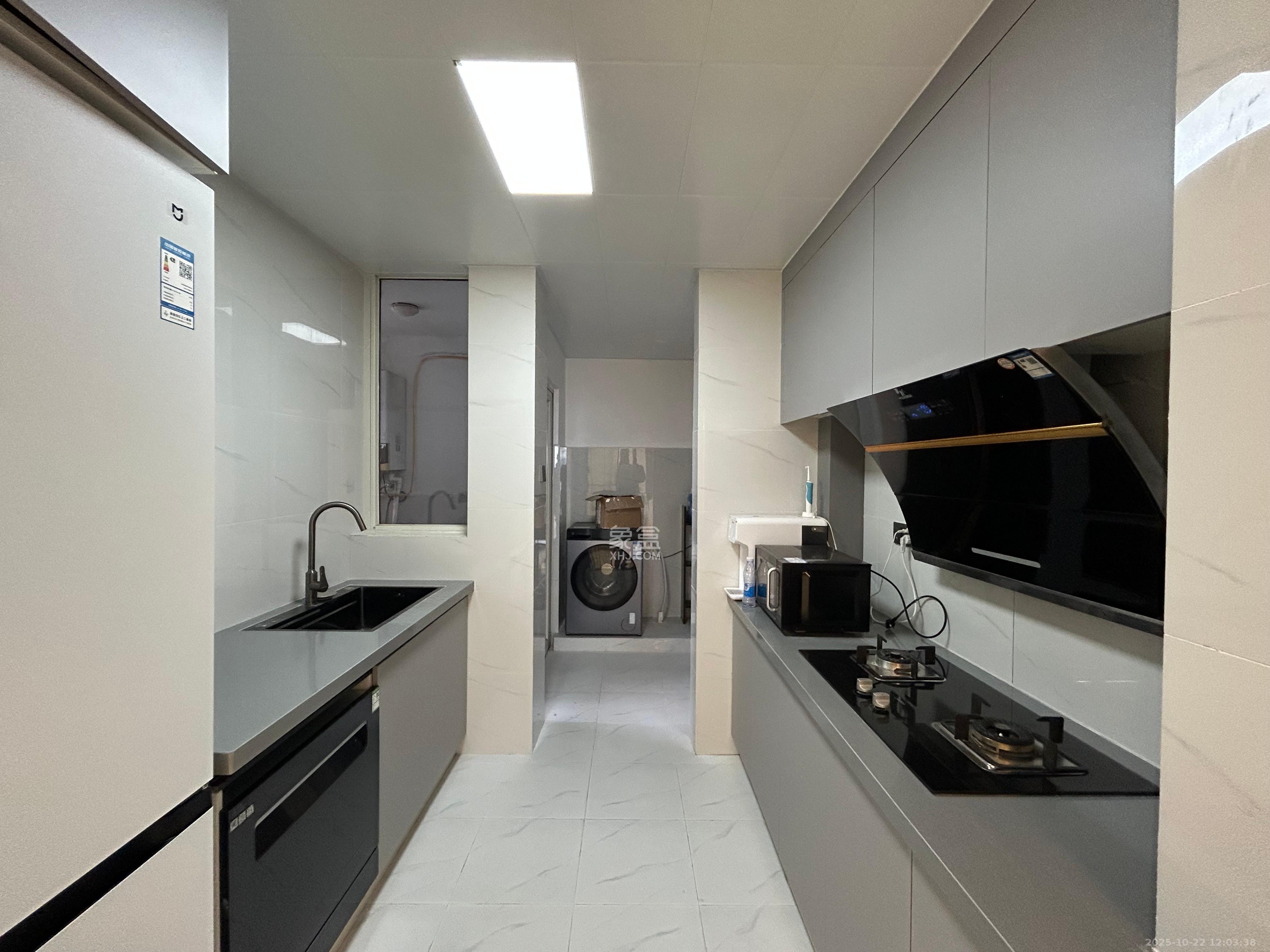 金色屋顶  4室2厅2卫    8000.0元/月室内图