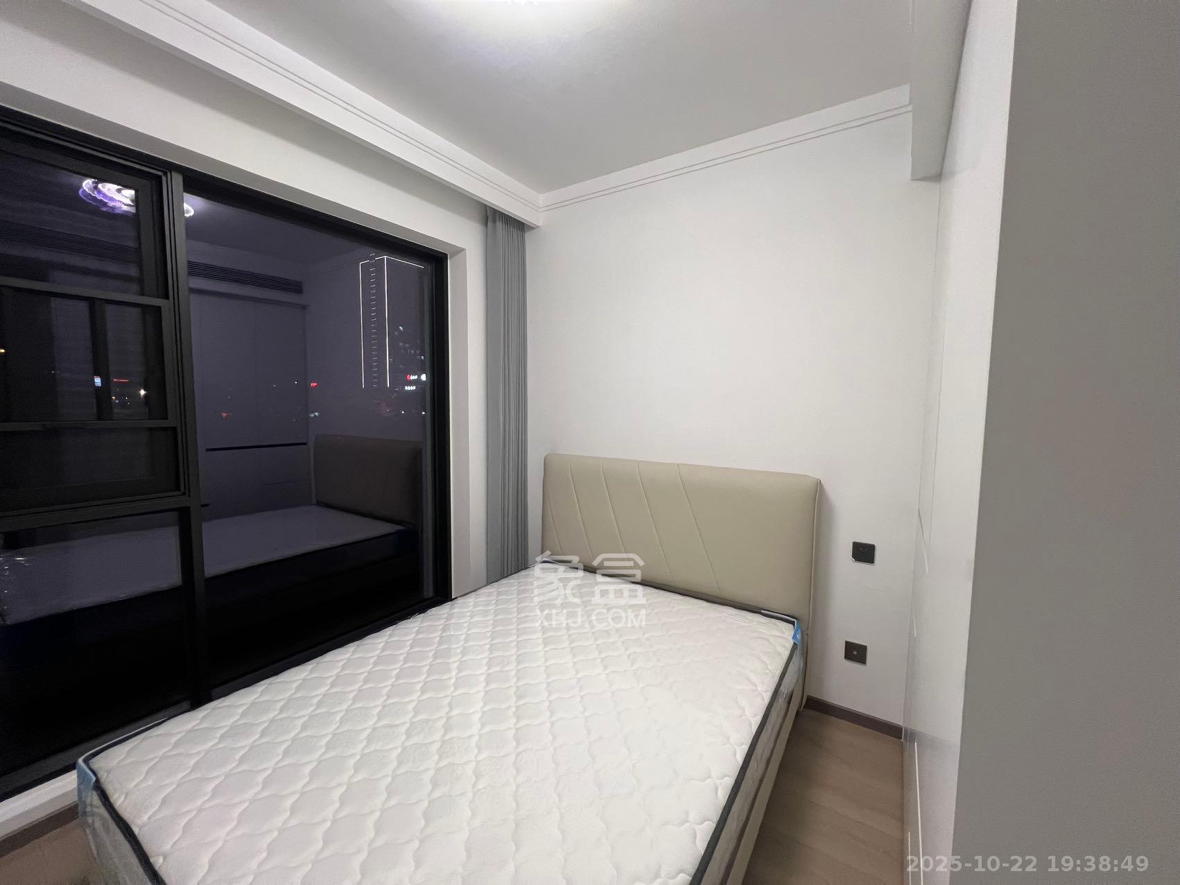 金地都会风華  4室2厅2卫    4000.0元/月室内图