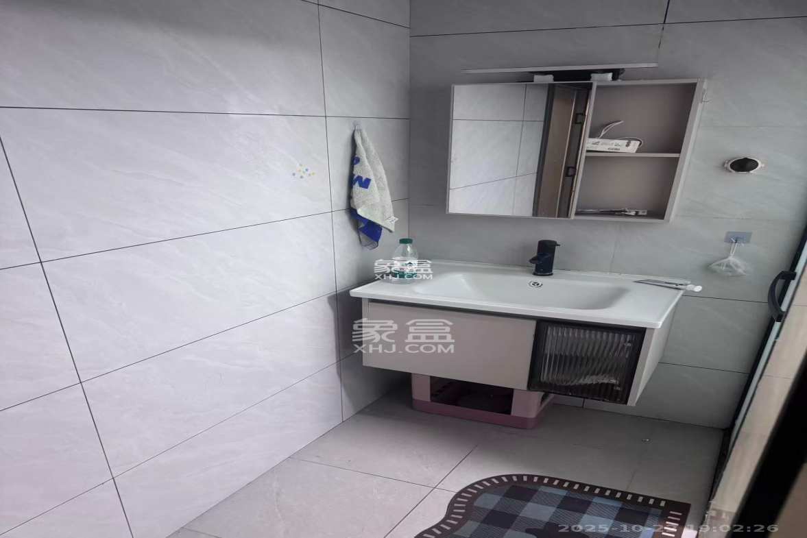 长铁友谊村 2室2厅1卫 2000.0元/月 长铁友谊村 2室2厅1卫 2000.0元/月室内图