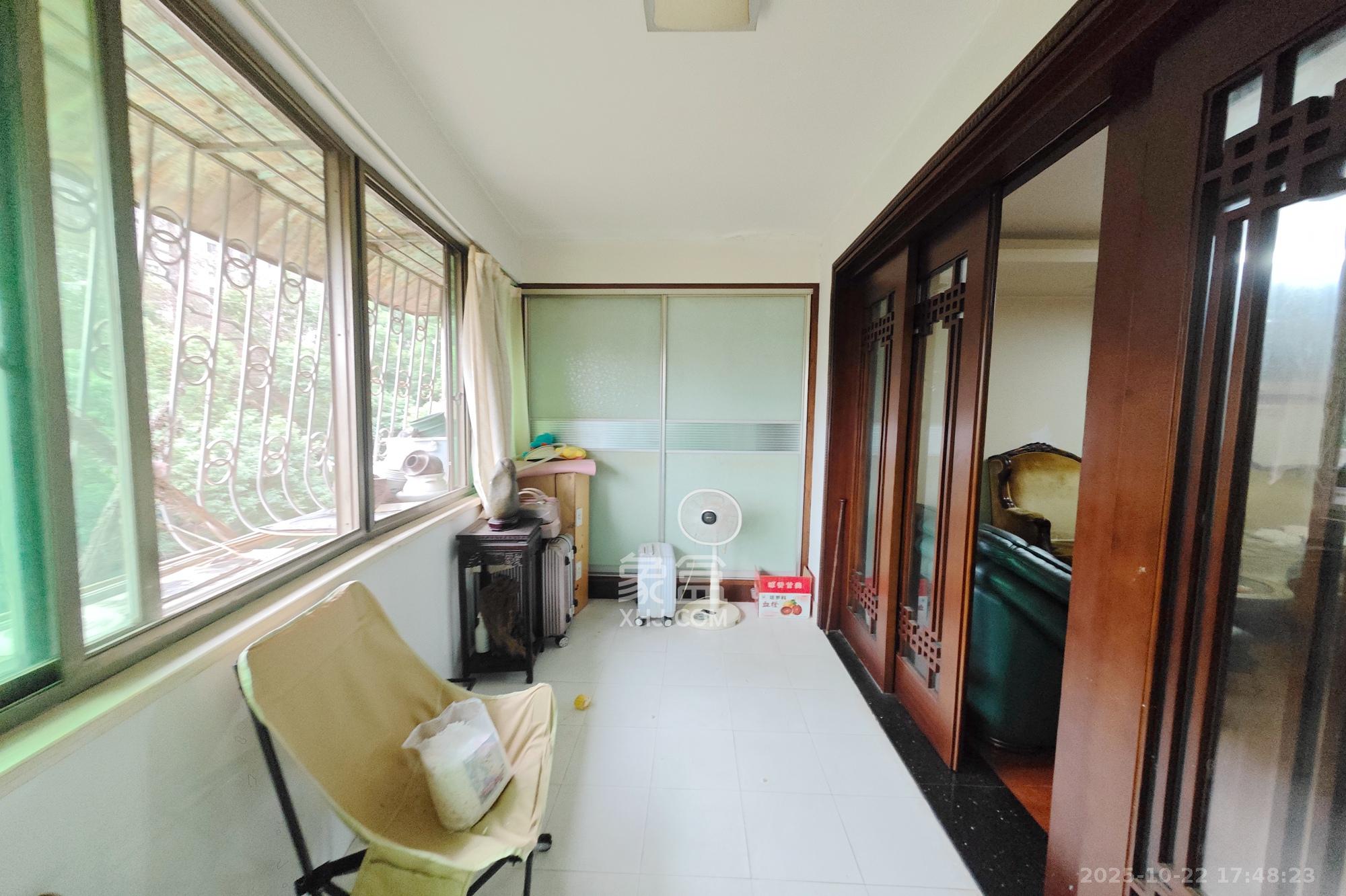 新华园  3室2厅2卫    90.0万 新华园  3室2厅2卫    90.0万阳台