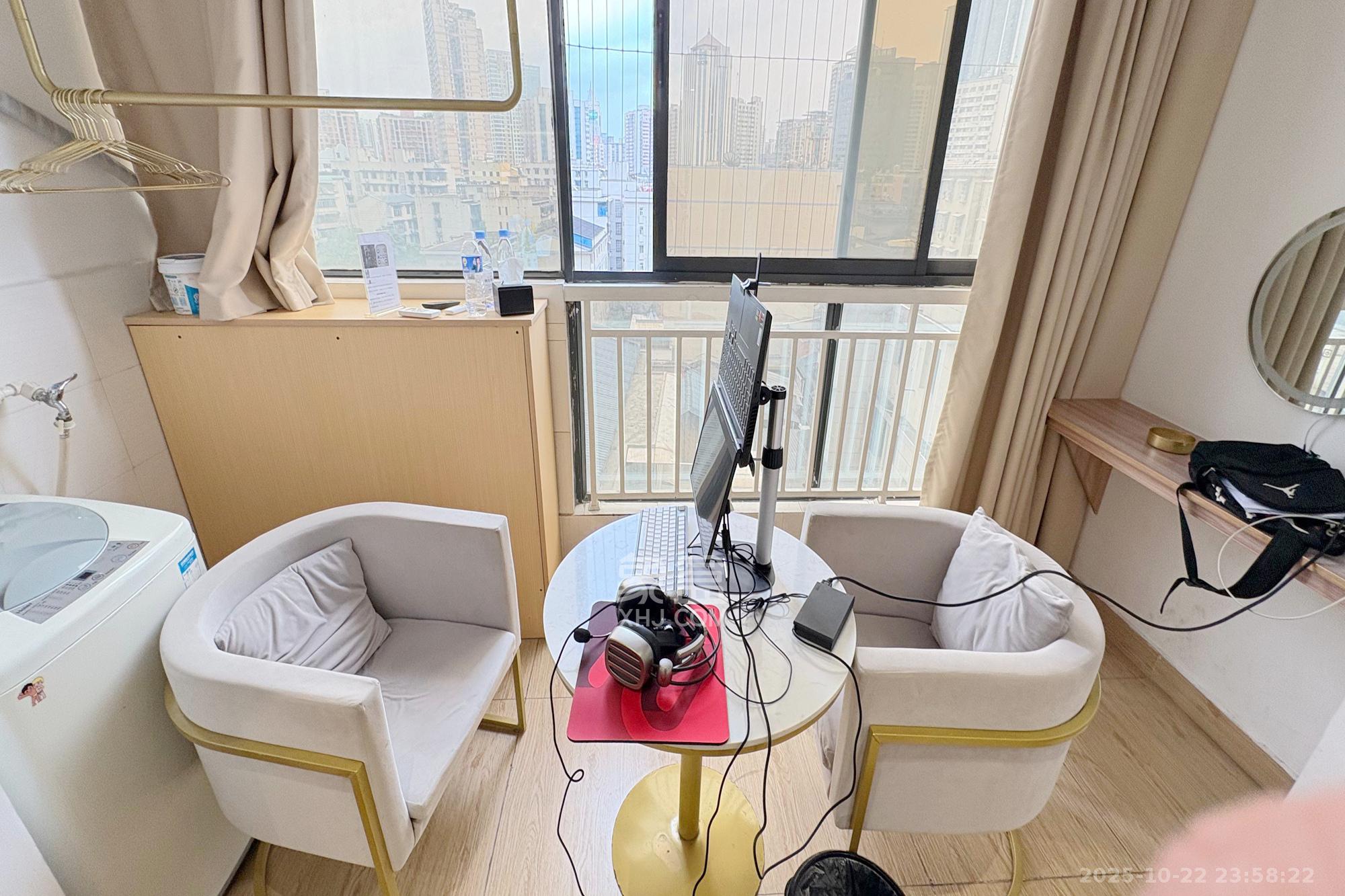 七彩丽都  1室1厅1卫    35.0万阳台