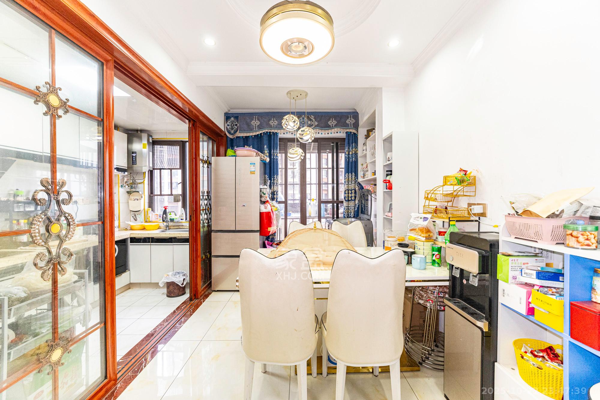 国泰九龙湾  3室2厅2卫    88.8万客厅