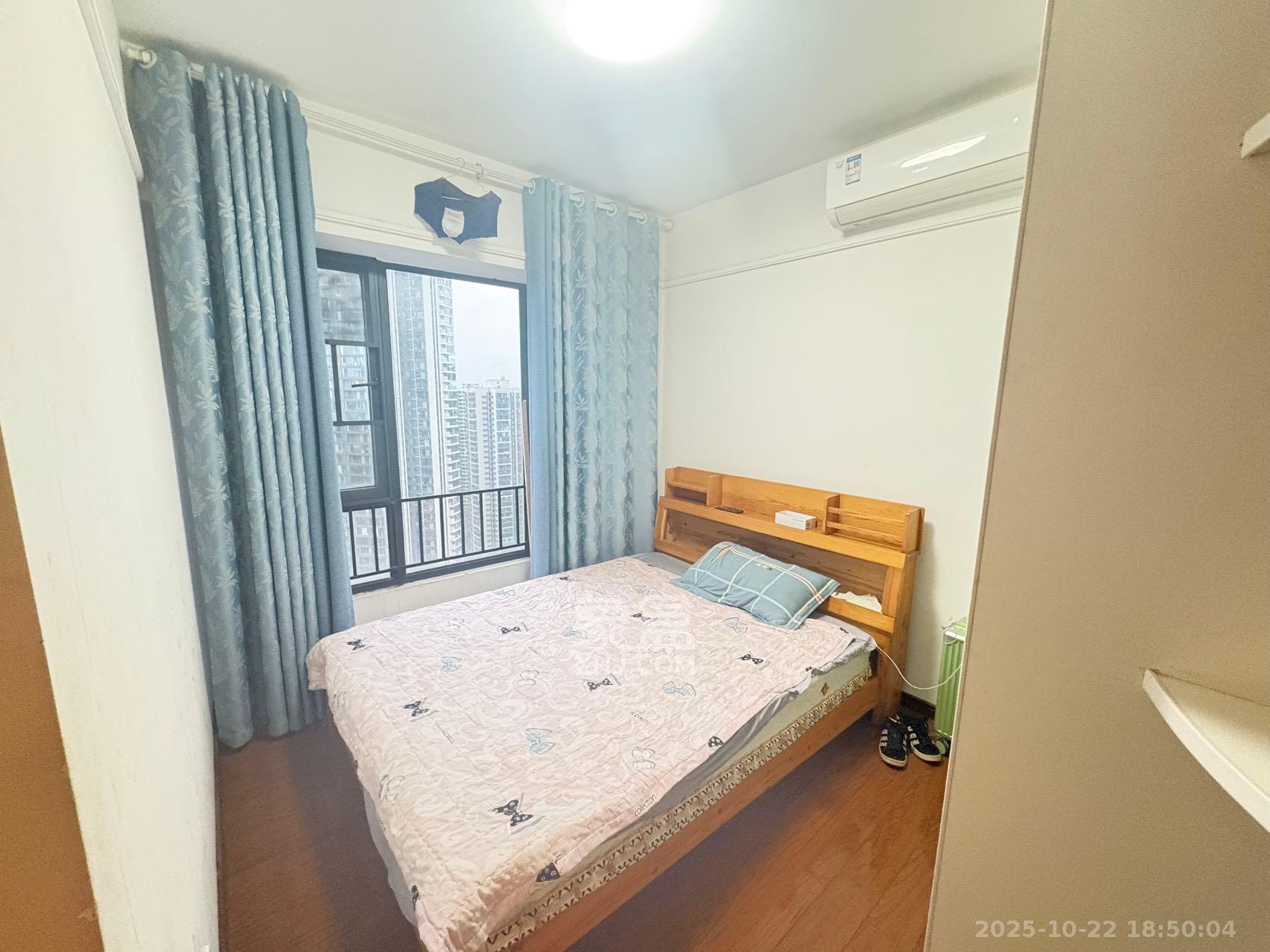 万科魅力之城非凡里  3室2厅1卫    2400.0元/月室内图