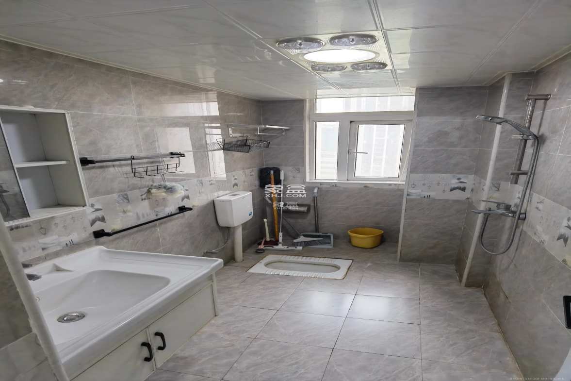 嘉宇银杉(嘉宇西苑) 4室2厅2卫 2300.0元/月 嘉宇银杉(嘉宇西苑) 4室2厅2卫 2300.0元/月室内图