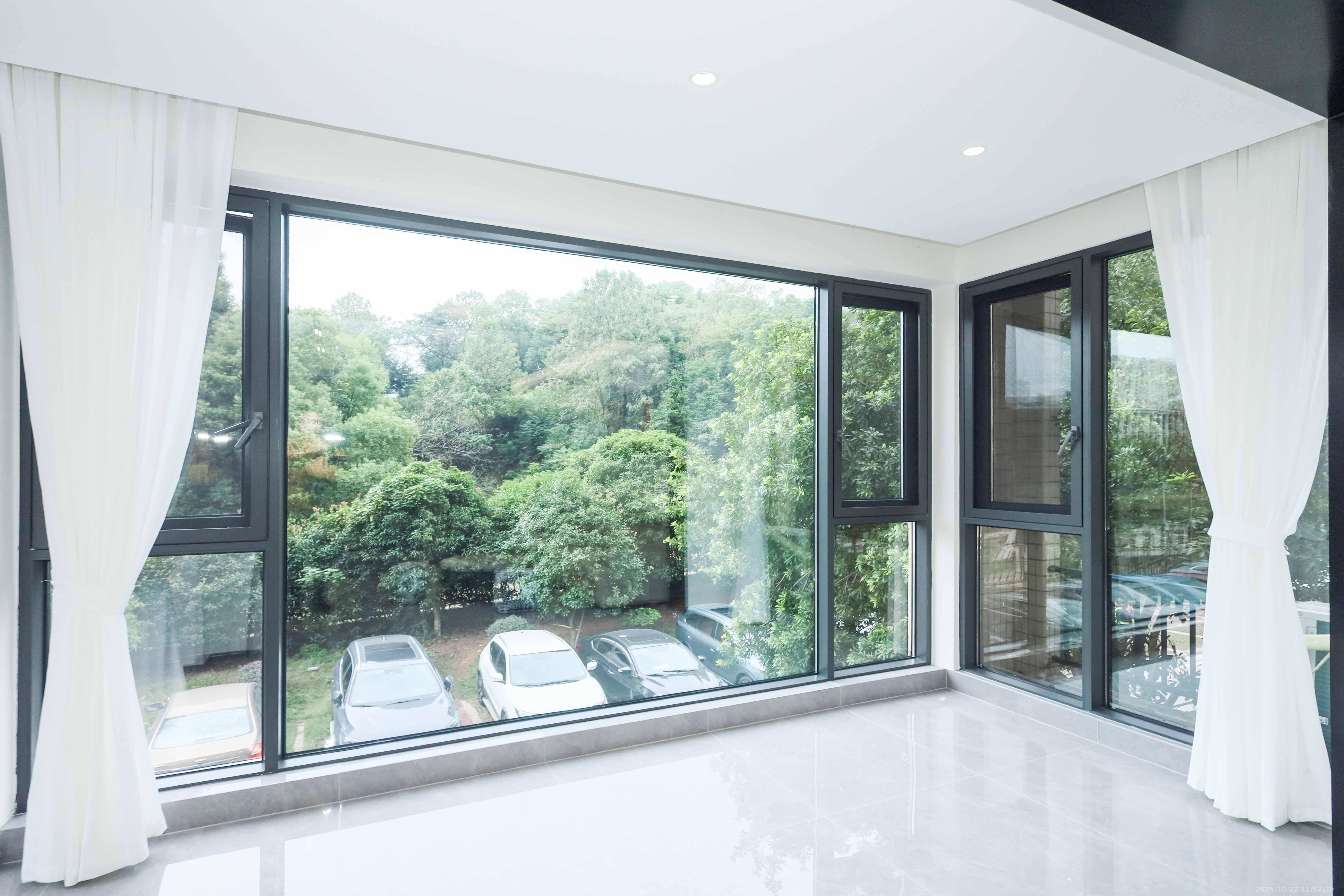 天元涉外景园C区  3室2厅2卫    105.8万阳台