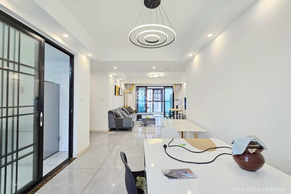 明昇壹城(明昇时代广场)二期 4室2厅2卫 172.0万 明昇壹城(明昇时代广场)二期 4室2厅2卫 172.0万客厅