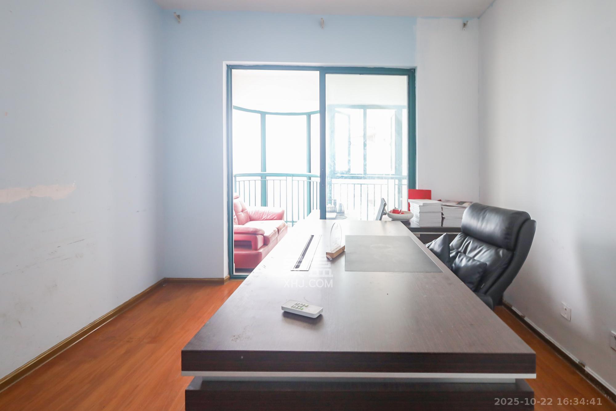 滨江金座  3室2厅2卫    148.0万 滨江金座  3室2厅2卫    148.0万卧室